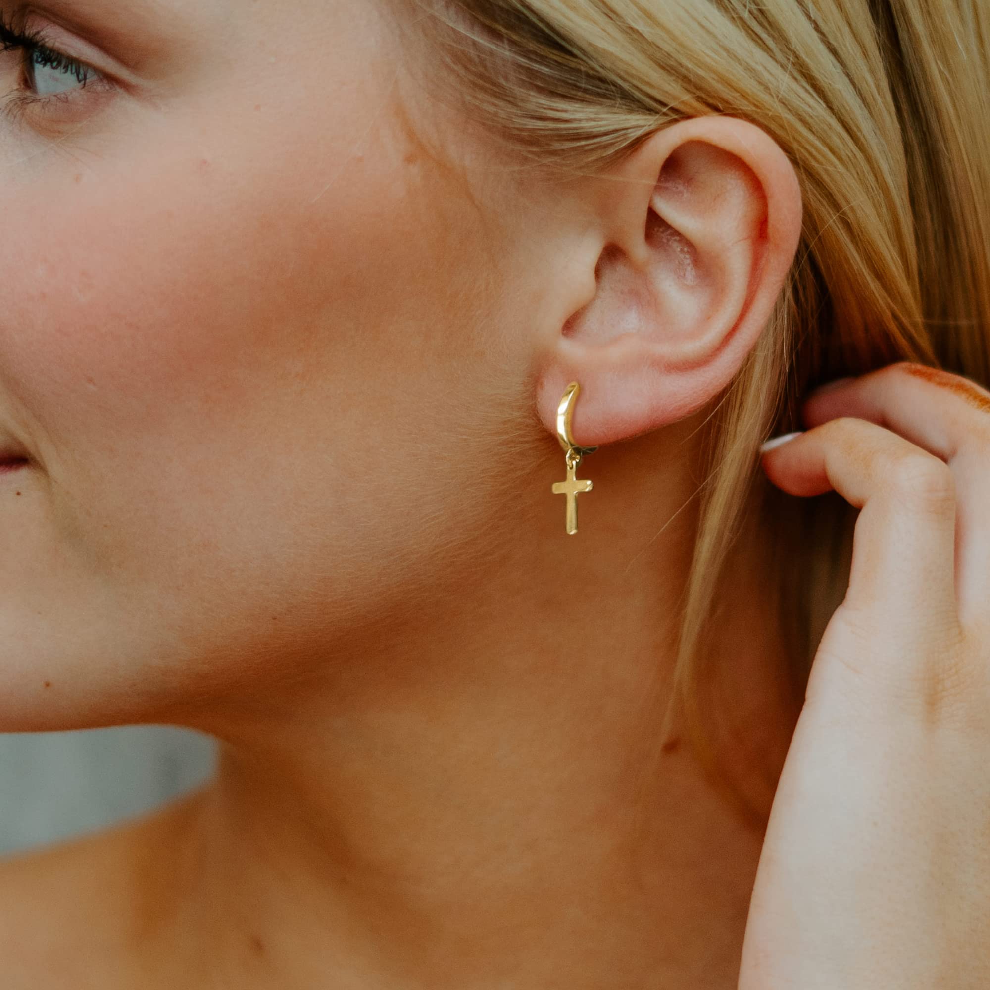 SANNYRA 14K Gold Plated Huggie Earrings for Women - Beach Sea Drop Dangle Earrings with Starfish, Butterfly, Moon & Seashell Charms - Stylish Summer Jewelry for Beach Vacations, Parties and Everyday Wear