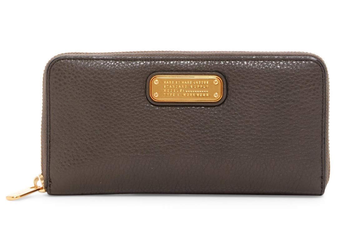 Marc by Marc Jacobs New Q Vertical Zippy Wallet - Stylish Compact Wallet for Women - Perfect for Everyday Use, Travel & Gift Giving