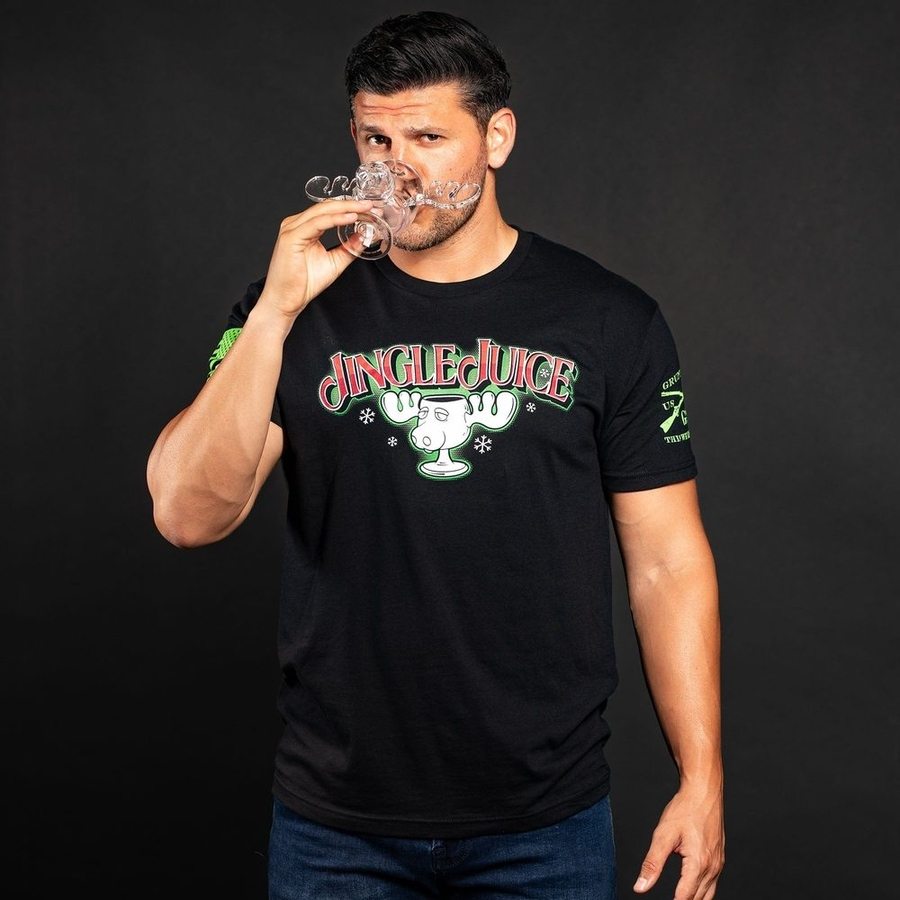 Jingle Juice Black T-Shirt - Funny Christmas Party Outfit for Holiday Gatherings & Festive Events