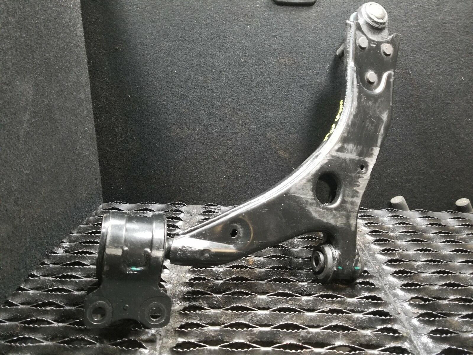 2005-2007 Volvo S40 2.4L Front Lower Control Arm Right Passenger Side Replacement Part - OEM Quality for Smooth Ride & Handling | Perfect for Suspension Repair & Maintenance