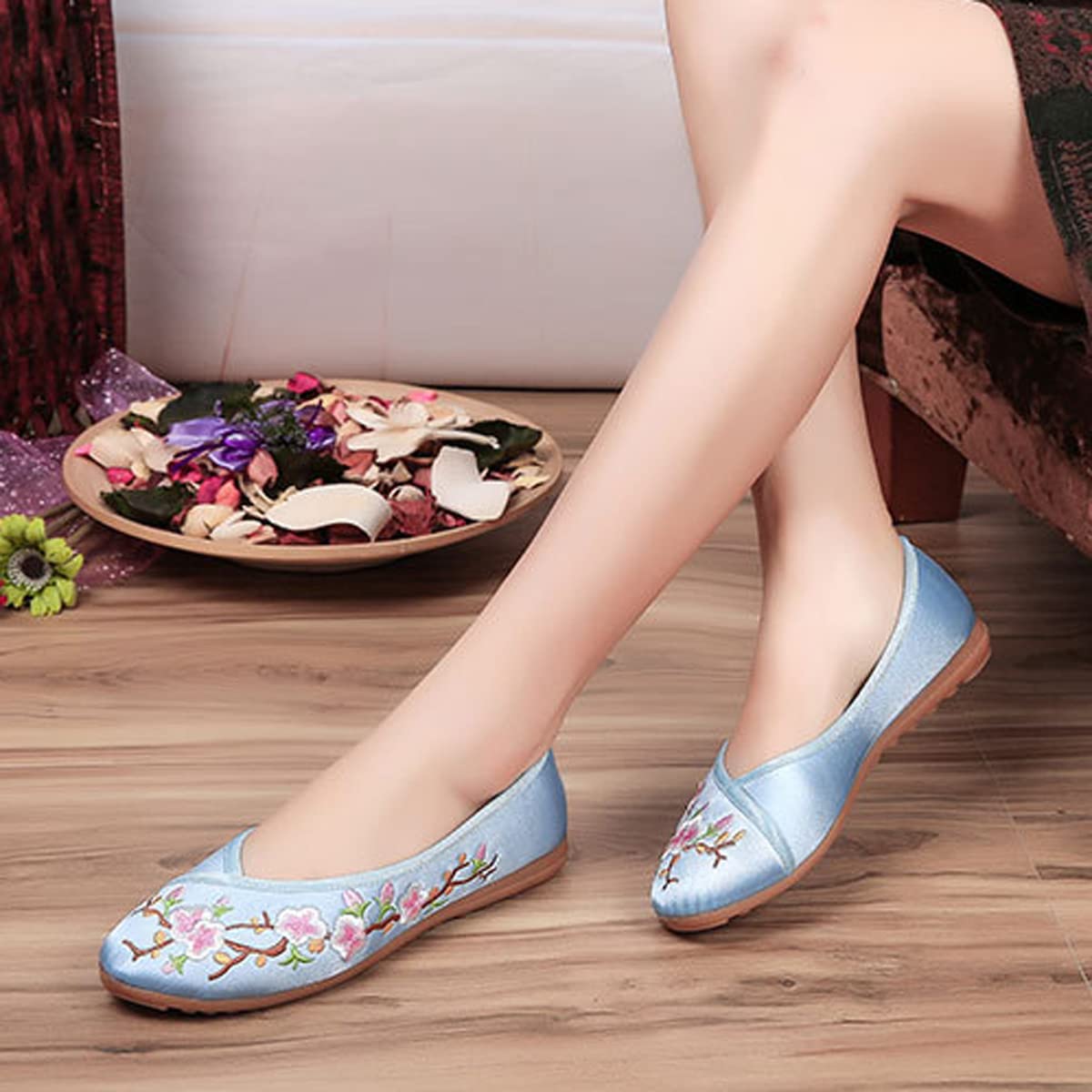 HuangTaiJi Qing Women's Floral Embroidered Ballet Flats - Ethnic Chinese Style Round Toe Shoes for Cheongsam, Traditional Outfits & Special Occasions