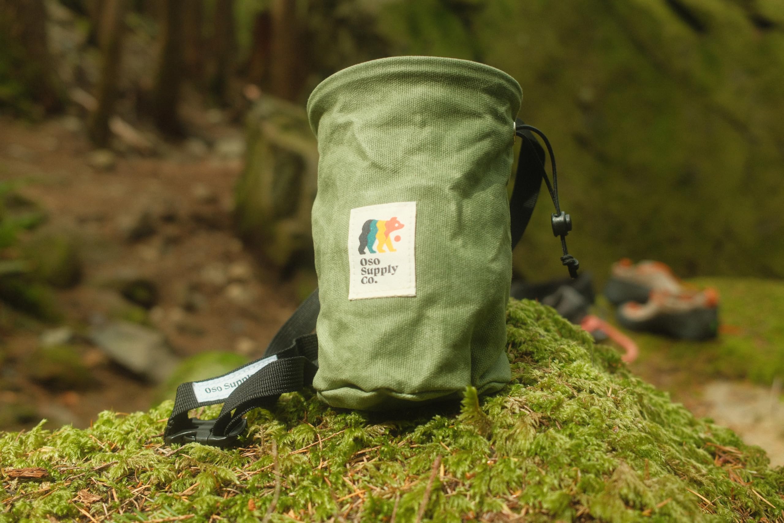 Premium Waxed Canvas Chalk Bag for Rock Climbing & Bouldering - Waterproof Chalk Bucket with Adjustable Belt & Zippered Pocket - Durable Climbing Gear for Indoor & Outdoor Use - Ideal for Gym Training, Mountain Adventures & Sport Climbing