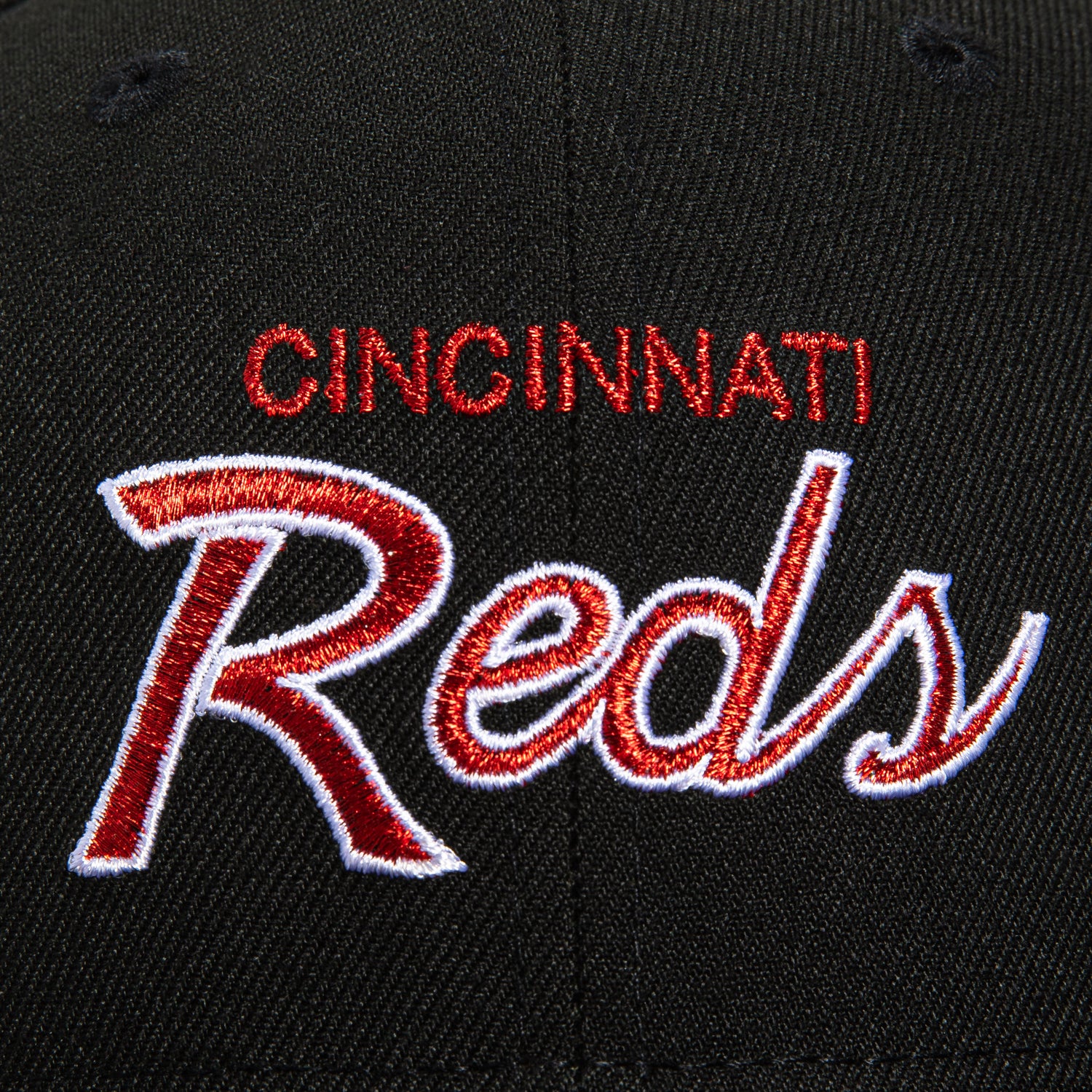 New Era 59Fifty Cincinnati Reds Logo Patch Script Baseball Cap - Black MLB Officially Licensed Snapback Hat for Men & Women - Perfect for Baseball Games, Fan Gear & Streetwear Fashion