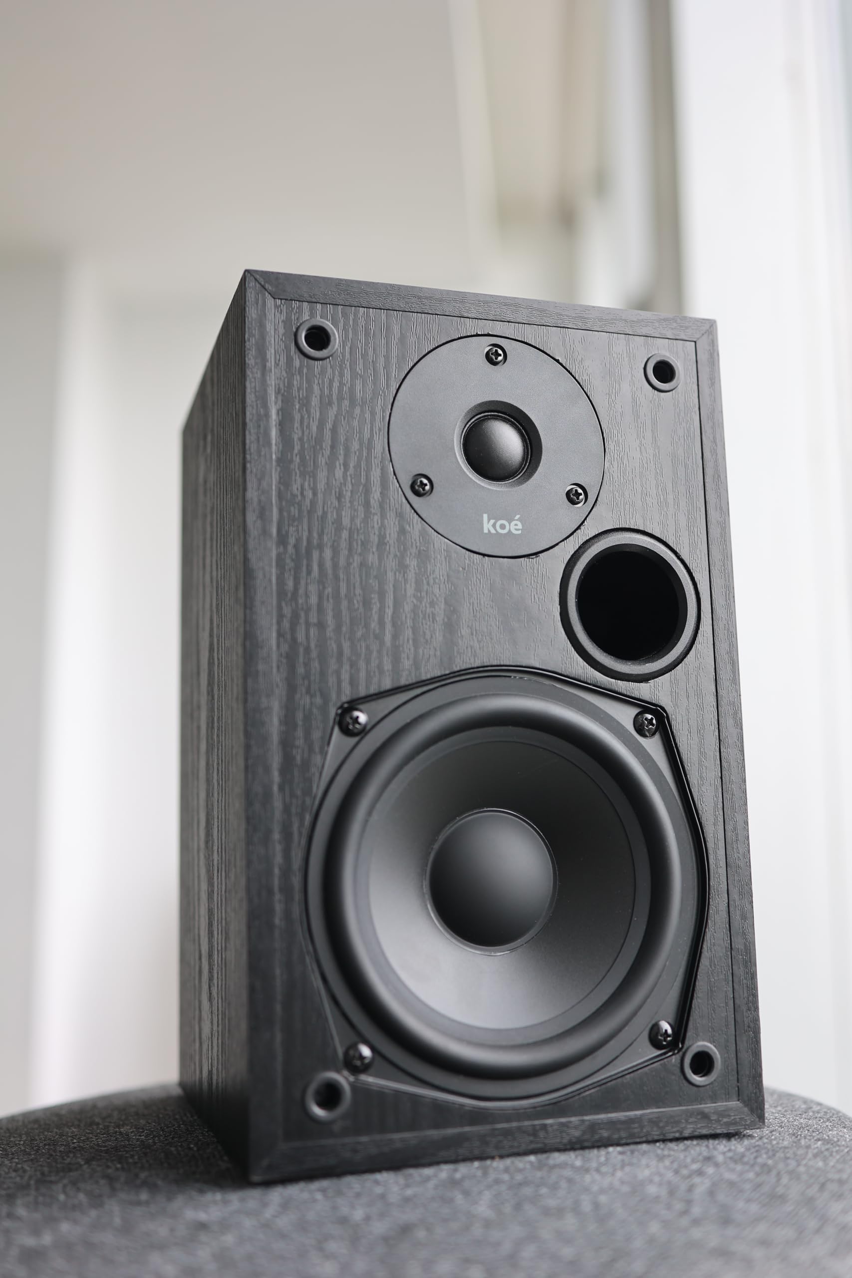 Koe’ B102 100 Watt Passive Bookshelf Speakers (Pair) - Hi-Res Audio, HiFi Sound, Wall-Mountable Home Theater Satellite Speakers - Perfect for Living Room, Bedroom & Home Theater Setup - Includes SPL/Frequency Graph - Black