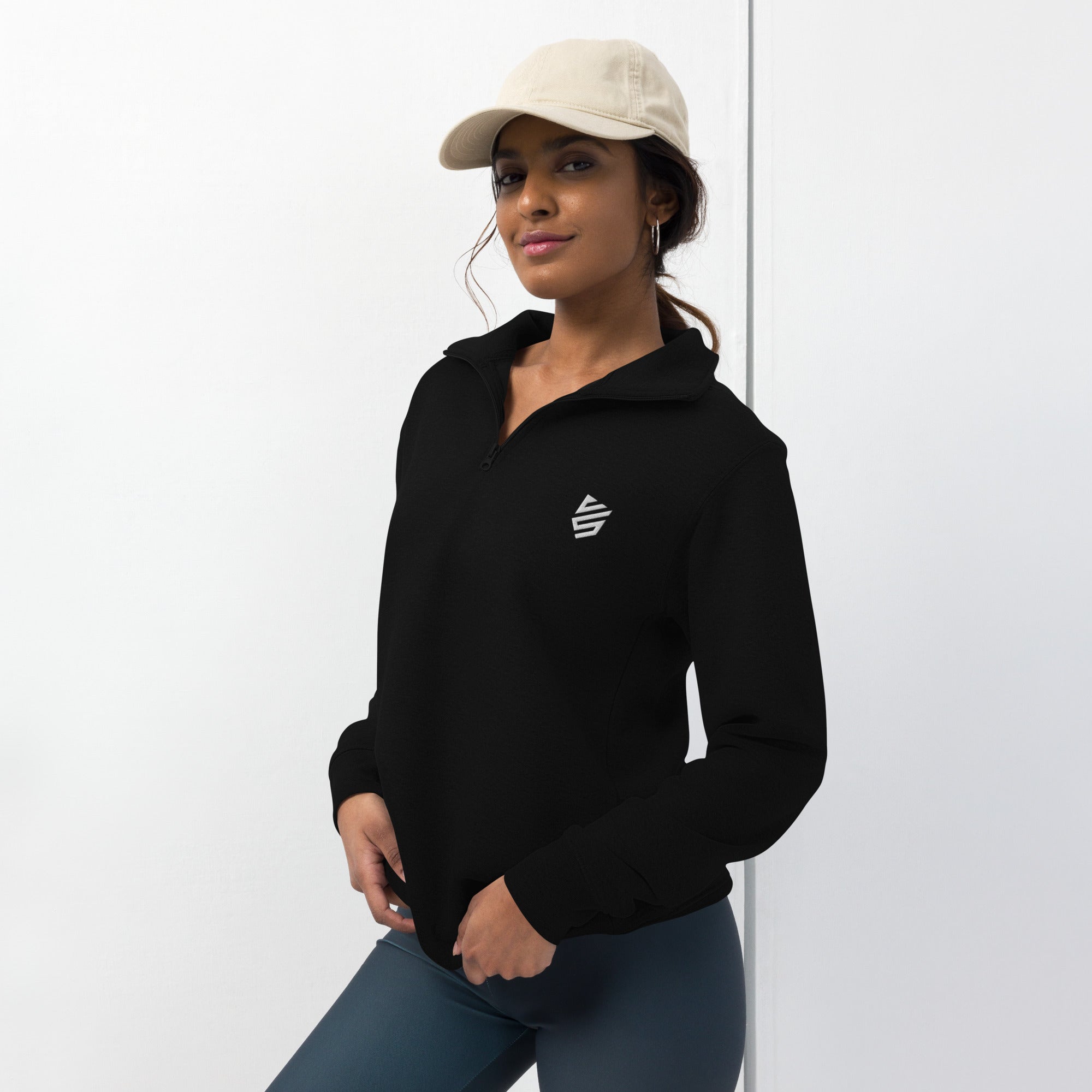 Unisex Fleece Pullover with Embroidered Design - Cozy & Stylish for Outdoor Activities, Casual Wear & Winter Fashion