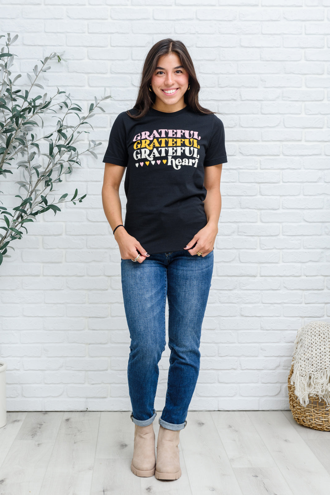 Grateful Heart Graphic T-Shirt in Black | Trendy Casual Wear for Men & Women | Perfect for Everyday Outfits, Gifts & Special Occasions