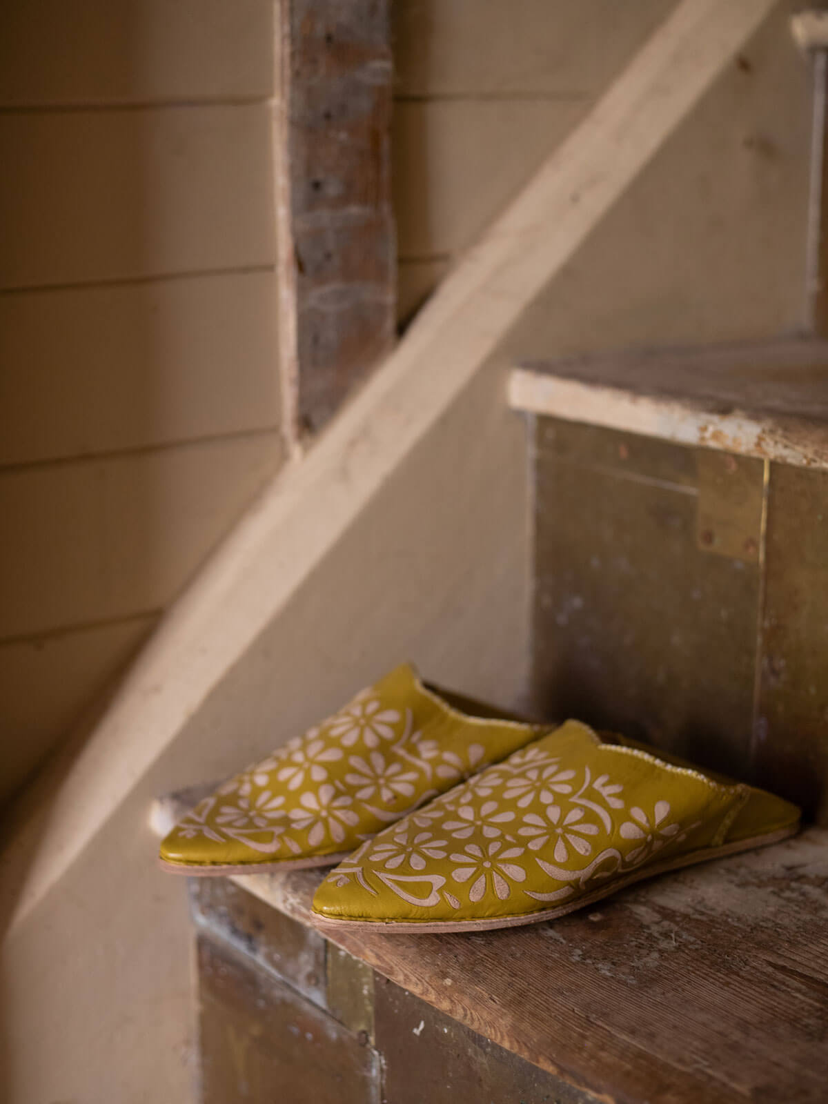 Moroccan Decorative Daisy Babouche Slippers in Mustard Yellow - Comfortable Handmade Leather House Shoes for Women - Perfect for Home, Lounge & Boho Style Outfits