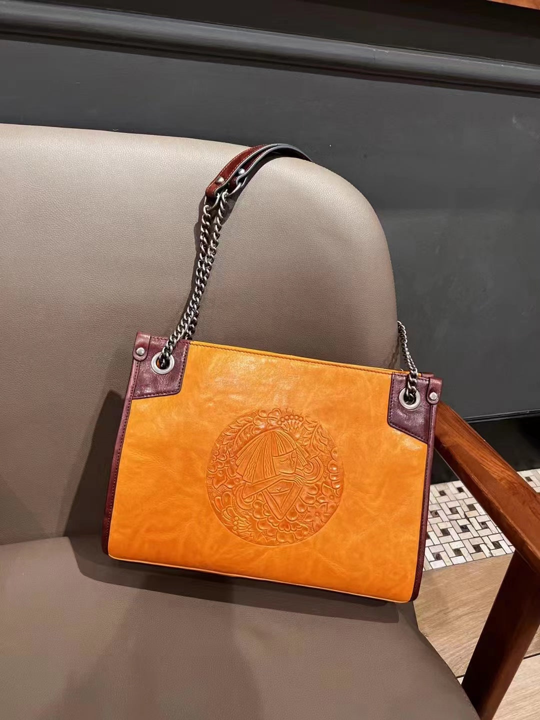 Timeless Chain Shoulder Tote Bag for Women - Elegant Leather Handbag with Gold Chain Strap - Perfect for Work, Travel and Everyday Use