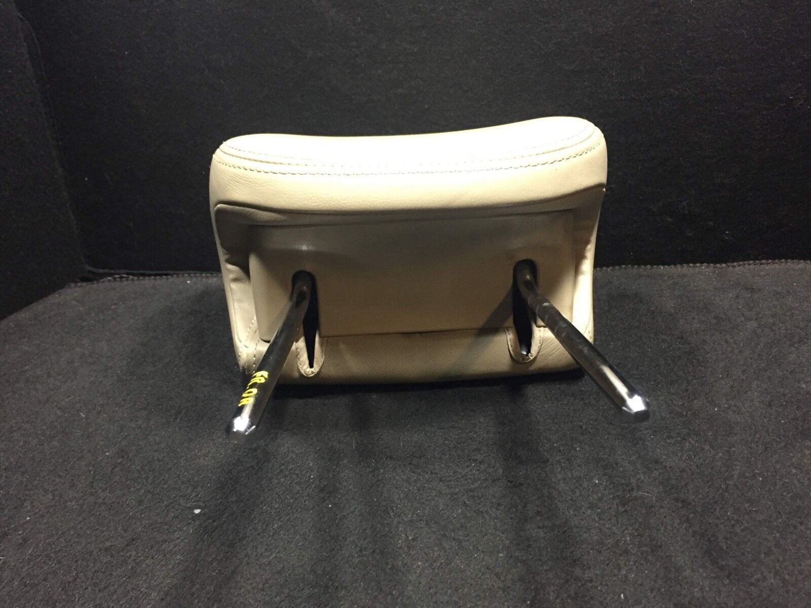 2006-2011 Hyundai Azera OEM Front Left Driver Seat Headrest (Part #D24) - Perfect Replacement for Comfort & Safety While Driving