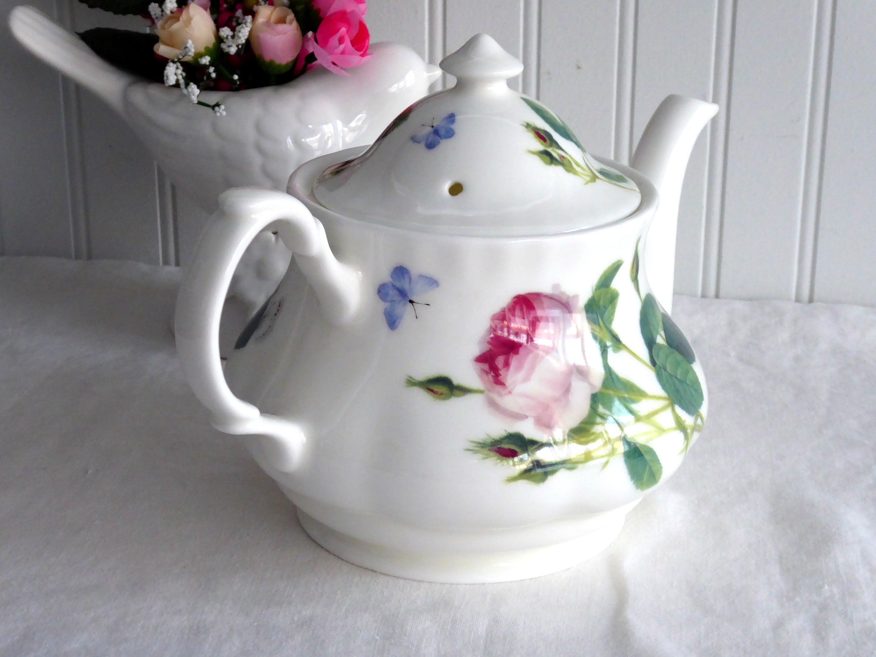 Roy Kirkham Palace Garden Teapot with Roses & Butterflies - 6 Cup (40 oz) Capacity - Elegant Floral Teapot for Afternoon Tea, Garden Parties & Home Decor