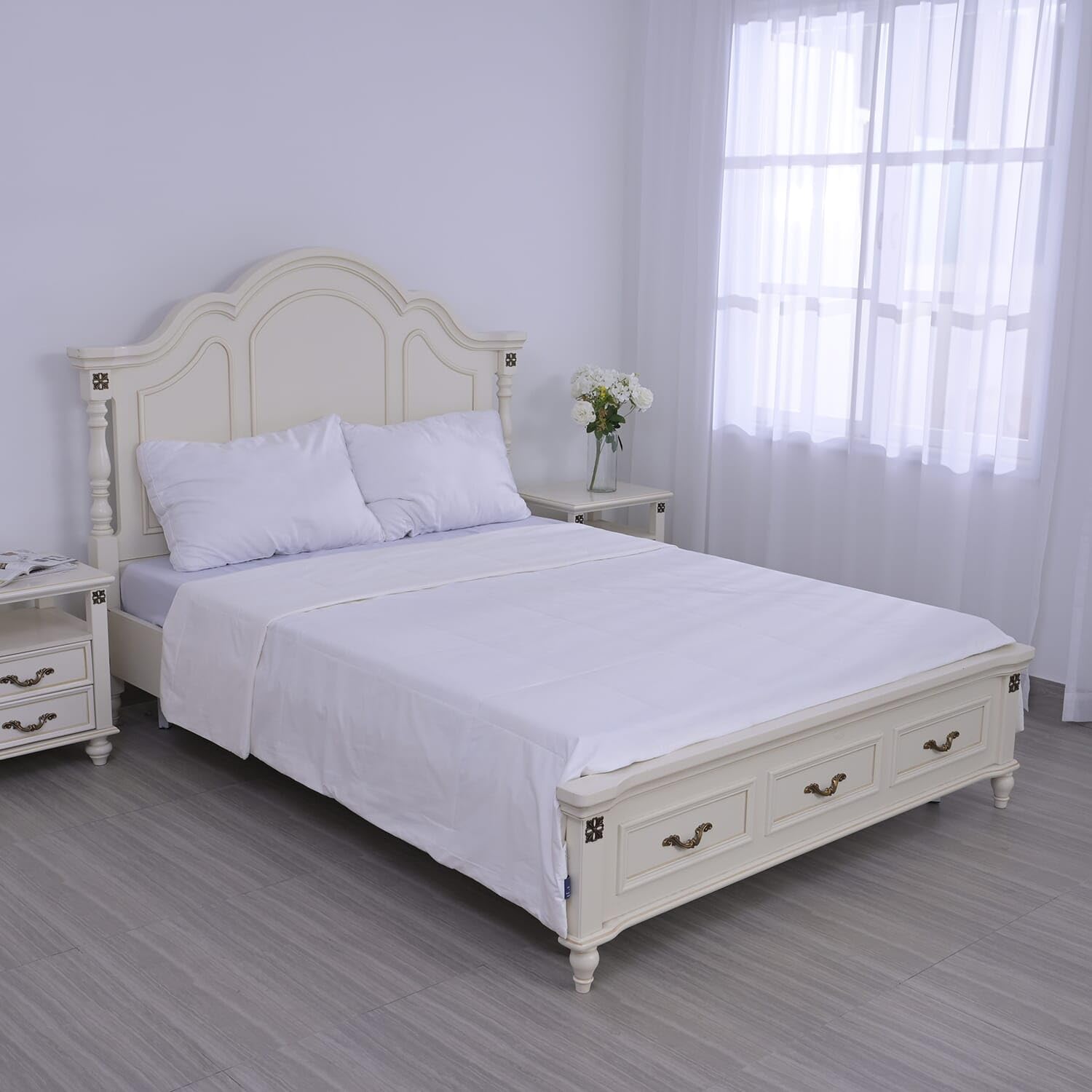Shop LC HOMESMART White Silk Quilt - Ultra Soft & Breathable Comforter for All Seasons | Perfect Birthday Gift, Wedding Present & Luxury Bedding for Master Bedroom