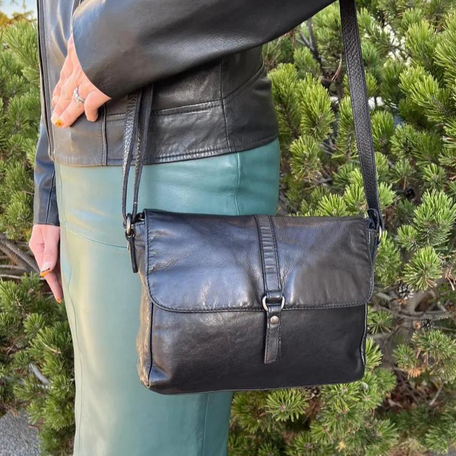 MET Women's Leather Saddle Crossbody Bag with Snap Closure & Tassel - Stylish Handbag for Everyday Use, Work, Travel and Date Night