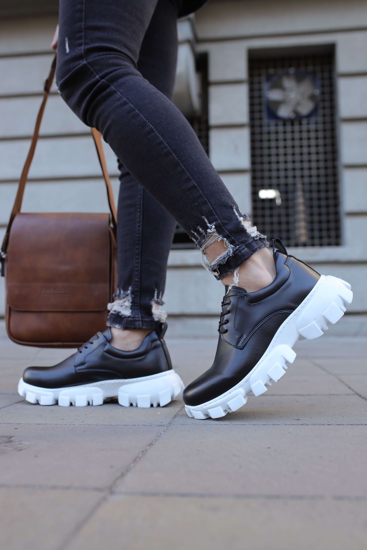 CH093 FBT Castle Men's Shoes Black - Stylish & Comfortable for Casual Wear, Outdoor Activities & Daily Use