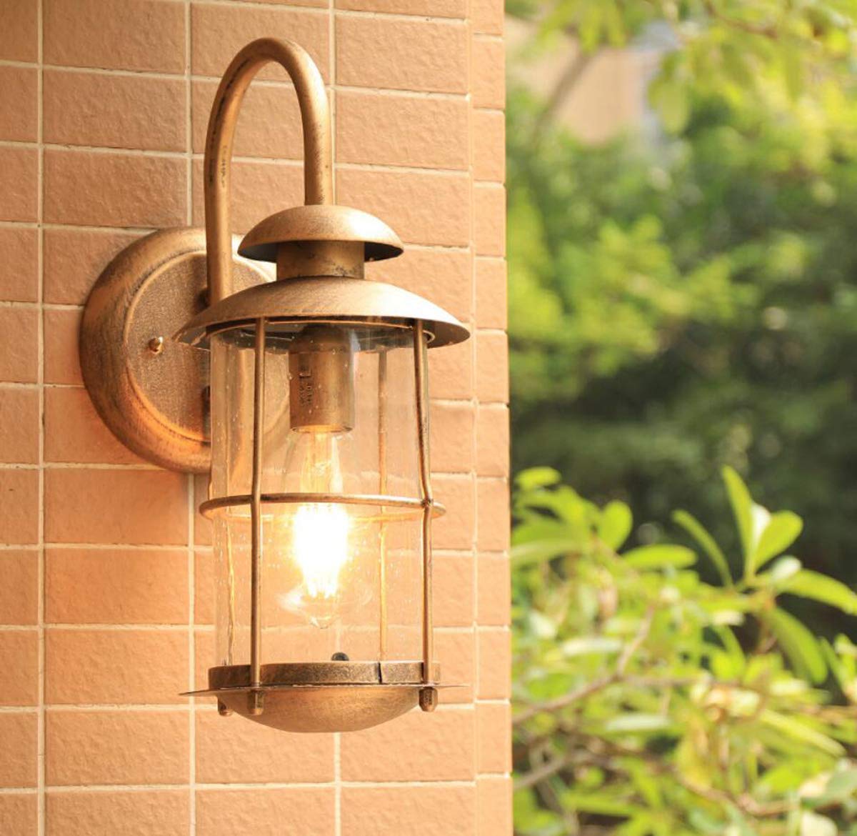 Vintage Outdoor Wall Lantern - Waterproof Exterior Wall Mounted Porch Light, Retro Wall Sconce for Garden, Patio, Pathway, Staircase & Balcony - Perfect for Outdoor Decor and Nighttime Illumination
