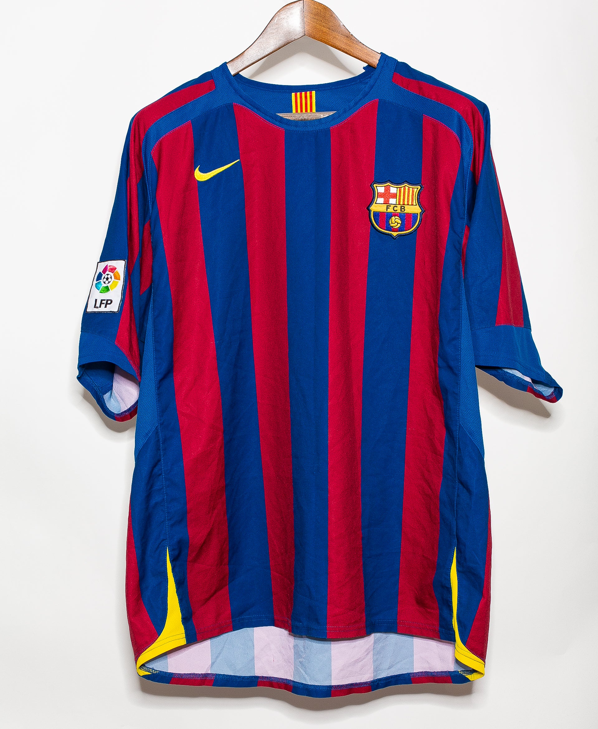 2005 FC Barcelona Home Jersey #19 Lionel Messi - XL Size - Authentic Soccer Shirt for Fans & Collectors - Perfect for Games, Parties & Sports Events