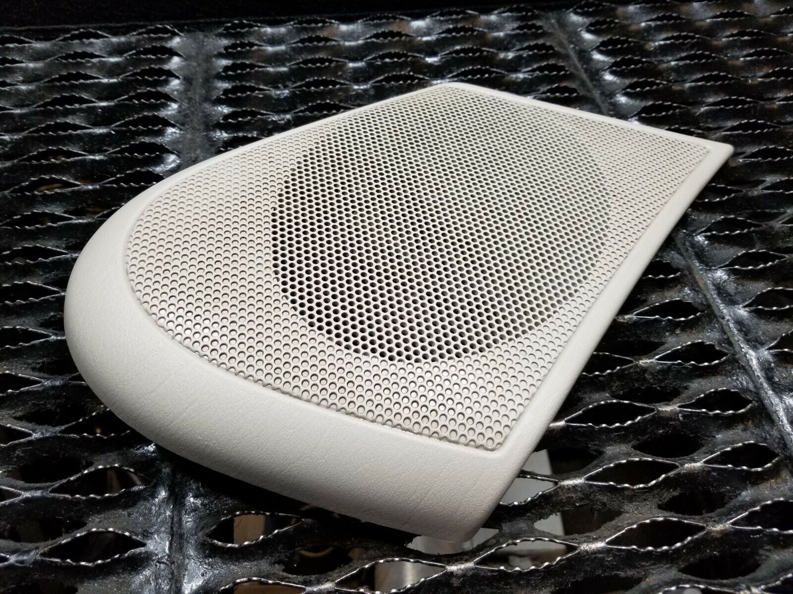 04 05 06 Chrysler Sebring Convertible Front Driver Speaker Grille Cover OEM Replacement - Perfect for Car Audio Upgrade & Interior Restoration