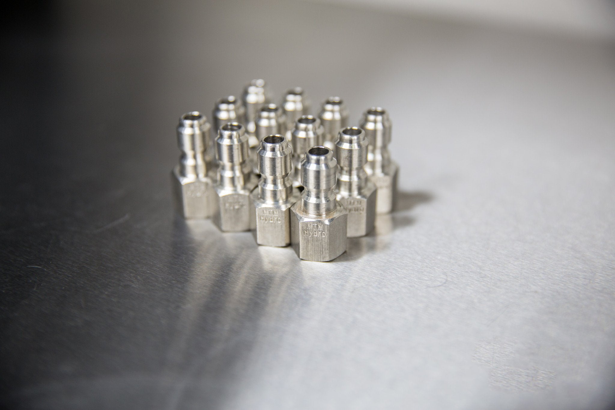 Stainless Steel 1/4 Inch Female Quick Disconnect (QD) Plug - High Pressure Hydraulic Fitting for Air, Water & Oil Applications - Perfect for Industrial, Agricultural & Automotive Use