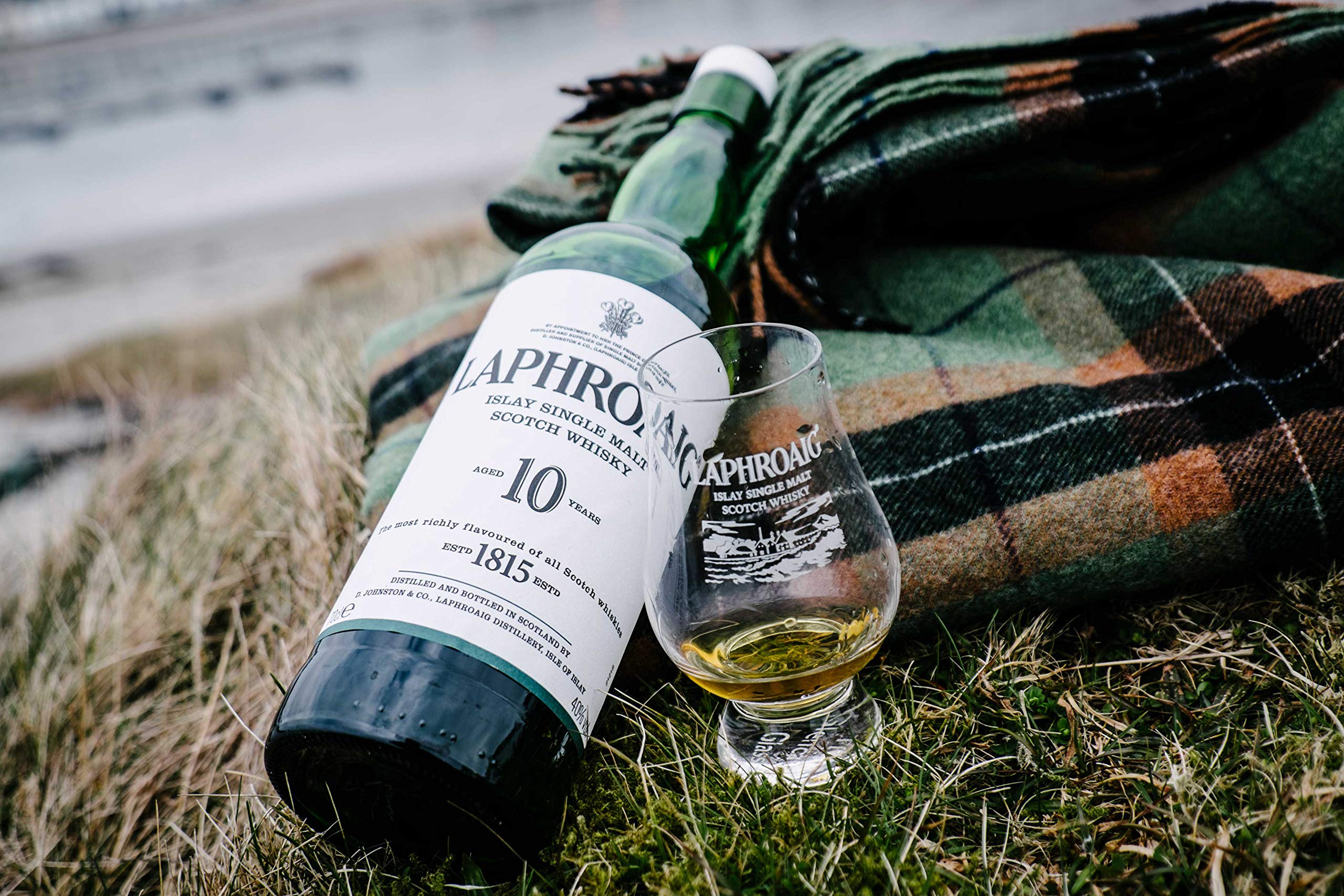 Glen Garioch 12 Year Old Single Malt Scotch Whisky 48% ABV 70cl with Gift Box & Laphroaig 10 Year Old Islay Single Malt Scotch Whisky 40% ABV 70cl with Gift Box - Premium Whisky Gift Set for Special Occasions, Whisky Tasting & Collector's Display