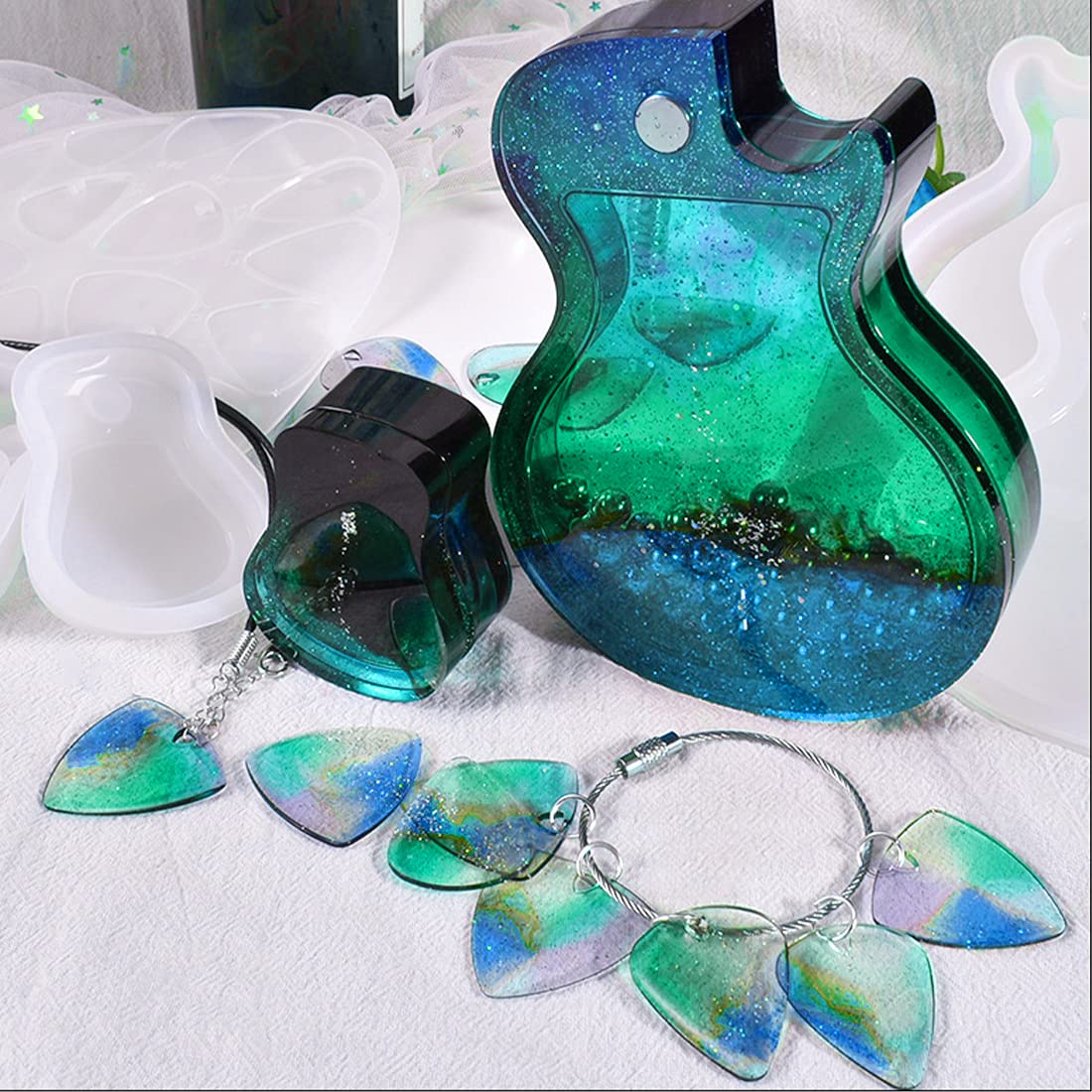 5-Piece Guitar Pick Resin Molds with Case - DIY Epoxy Resin Casting Kit for Custom Triangle Plectrums - Perfect for Musicians, Crafters & Unique Handmade Accessories - Great for Gifts, Band Merch & Personalized Music Gear