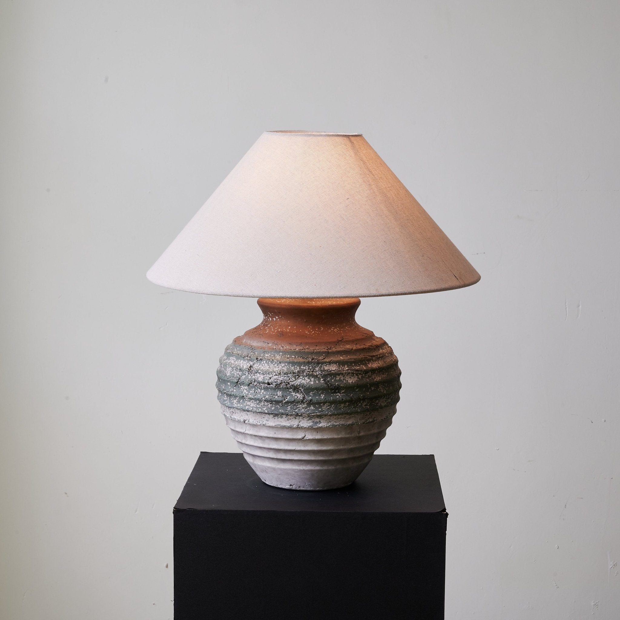 Volca Gradient Clay Table Lamp - Modern Ceramic Nightstand Light for Bedroom, Living Room & Office - Perfect for Ambient Lighting & Home Decor
