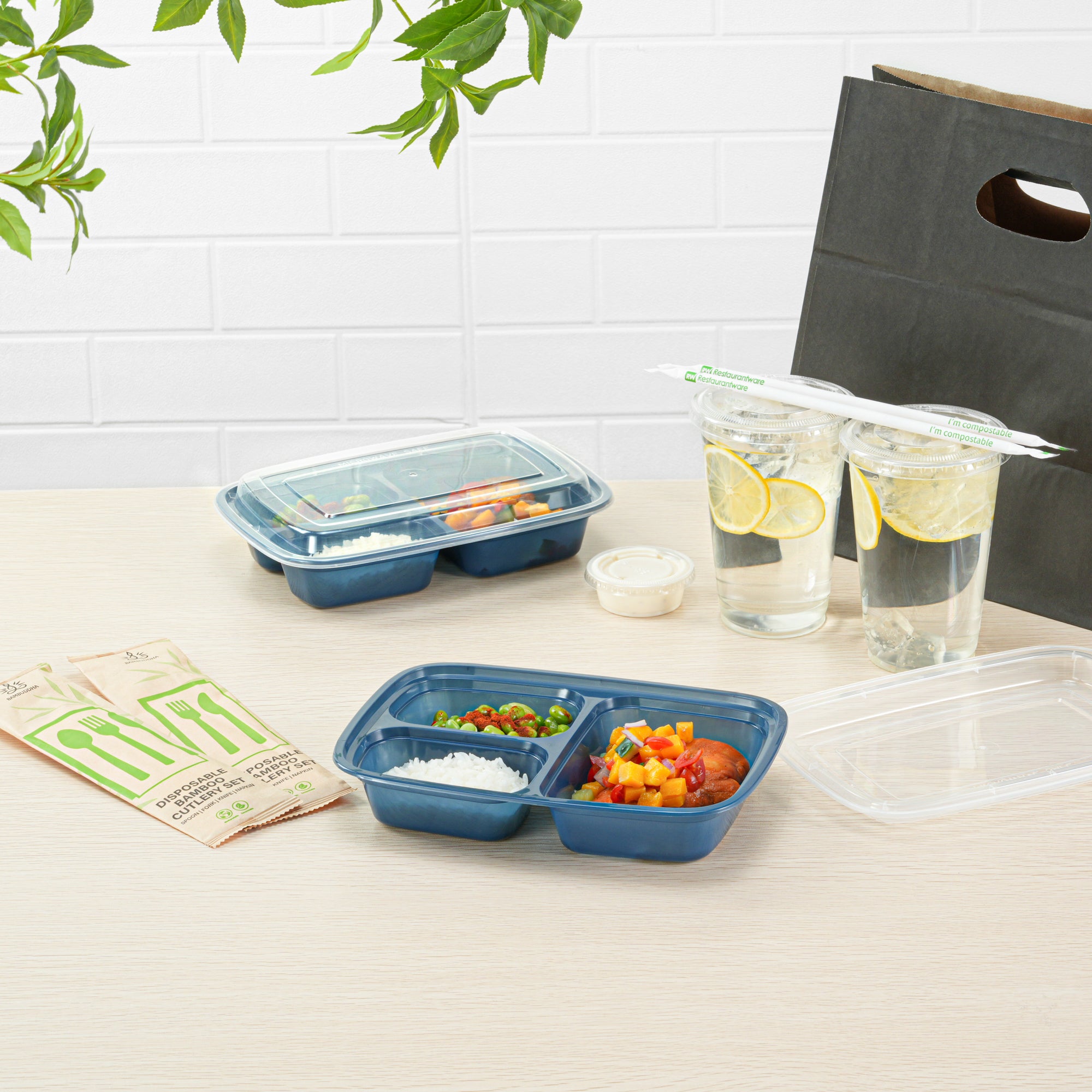 Asporto 26 oz 3-Compartment Plastic Food Storage Containers with Clear Lids - Microwave Safe, BPA Free (8.75