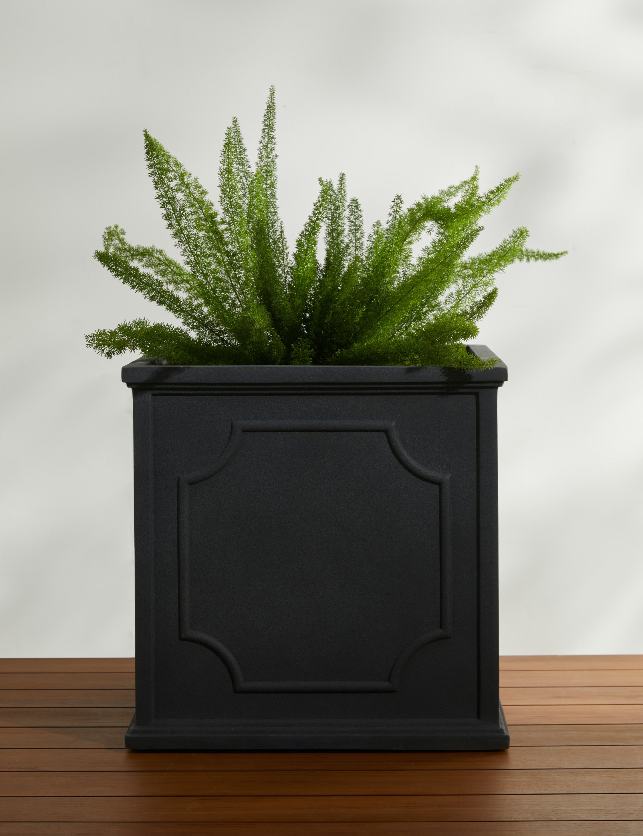 Campania International Cumberland Planter - Elegant Outdoor Garden Planter for Flowers, Plants & Herbs - Perfect for Patio, Deck & Landscaping Decor