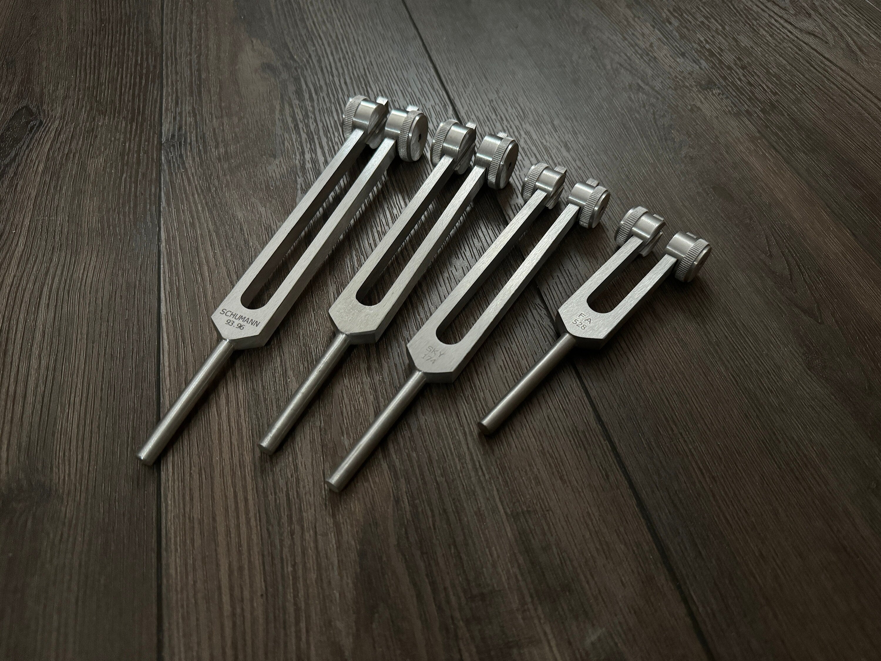Myriad Melodies' Healing Tuning Fork Set - 528 Hz, 174 Hz & 93.96 Hz Schumann Resonance with Crystal Attenuator Handle | Sound Therapy for Meditation, Yoga & Energy Healing