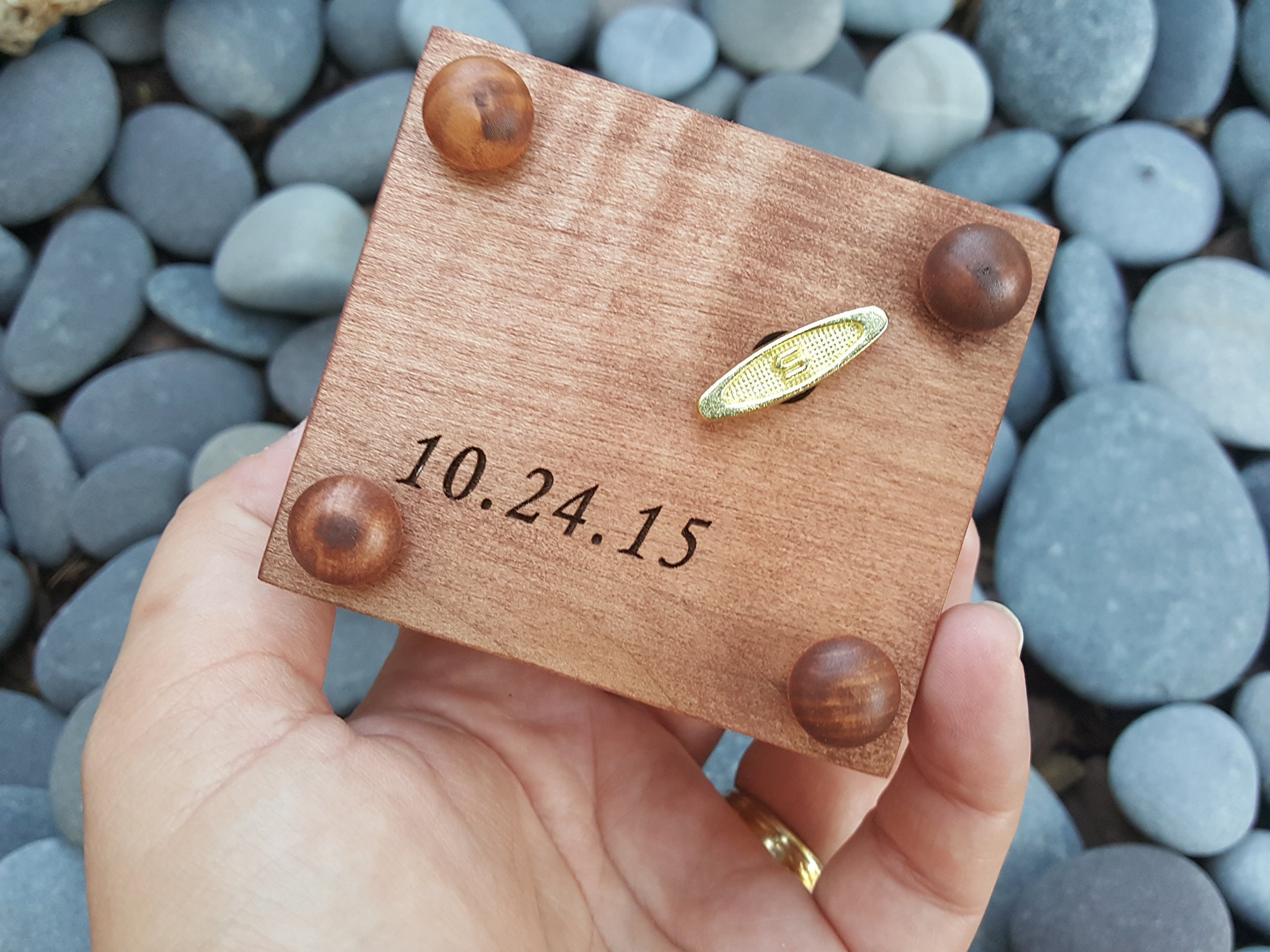 Custom Handmade Music Box - Personalized Wedding & Anniversary Gift for Couples - Love Birds Design - Perfect for Romantic Moments & Special Occasions