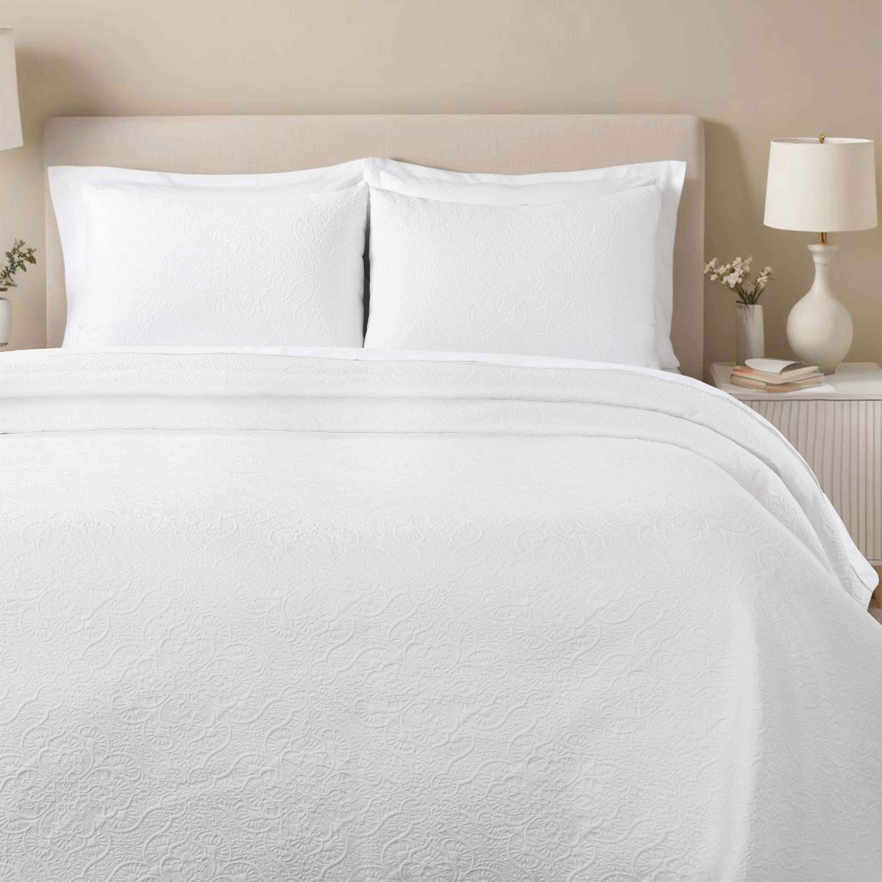Enzy Medium Weight Floral Matelasse 3-Piece Bedspread Set with Pillow Shams | Elegant Bedroom Decor for Master Bedroom, Guest Room & Vacation Homes