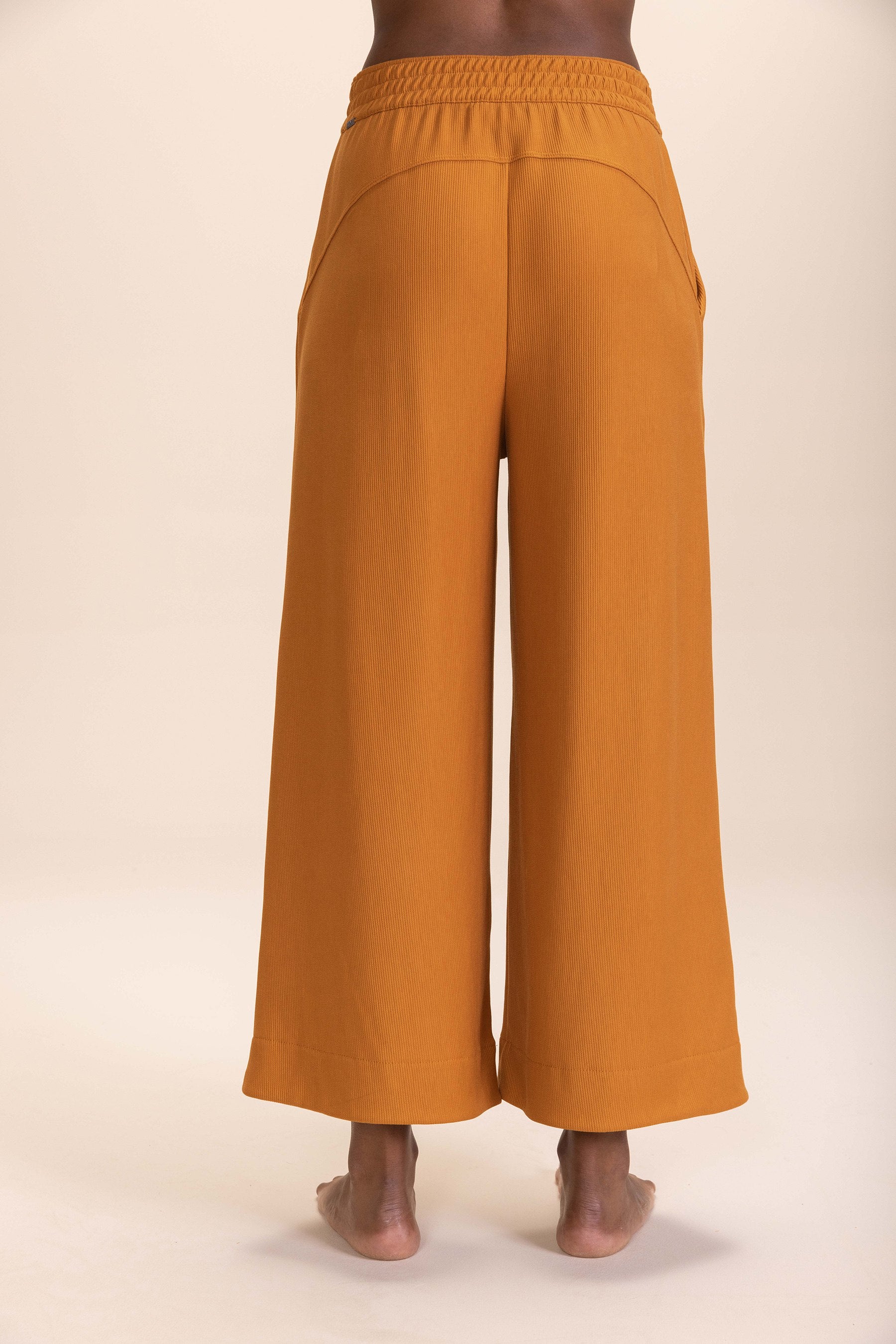 Sleek High-Waist Yoga Pants for Women - Stretchy Comfortable Workout Leggings - Perfect for Gym, Running, and Lounge Wear