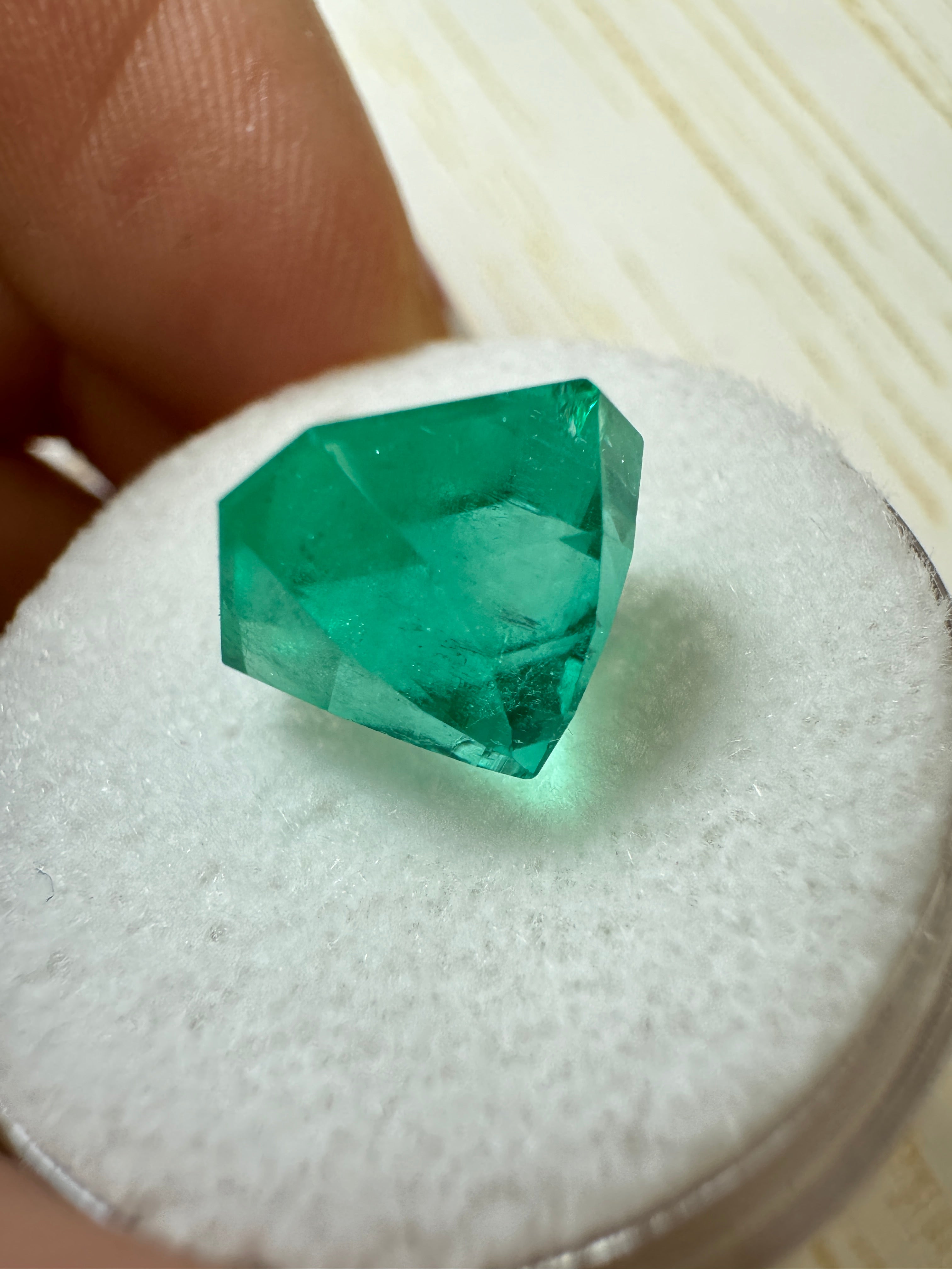 4.83 Carat 10x10mm Bluish Loose Colombian Emerald Asscher Cut Gemstone for Jewelry Making - Perfect for Engagement Rings, Necklaces & Luxury Gifts