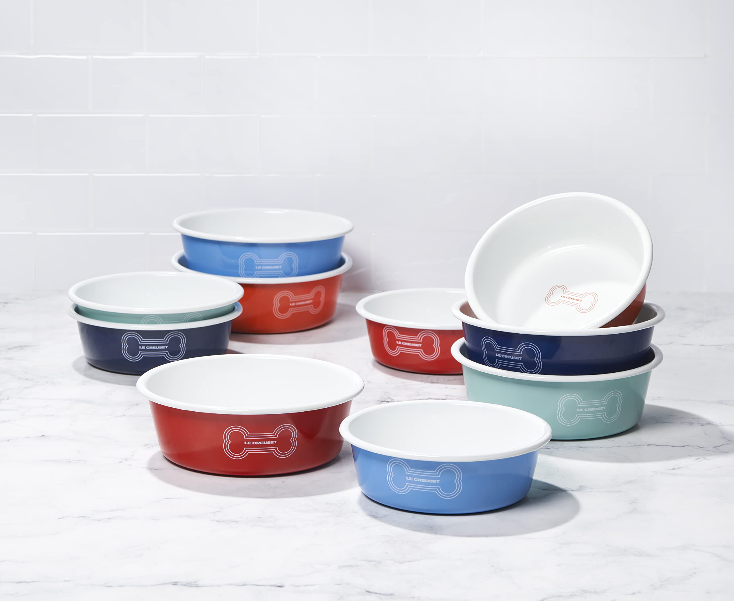 Le Creuset Enamel on Steel Large Dog Bowl - 6 Cups Capacity, Light Green - Durable & Stylish Pet Food Dish for Dogs, Perfect for Indoor & Outdoor Use