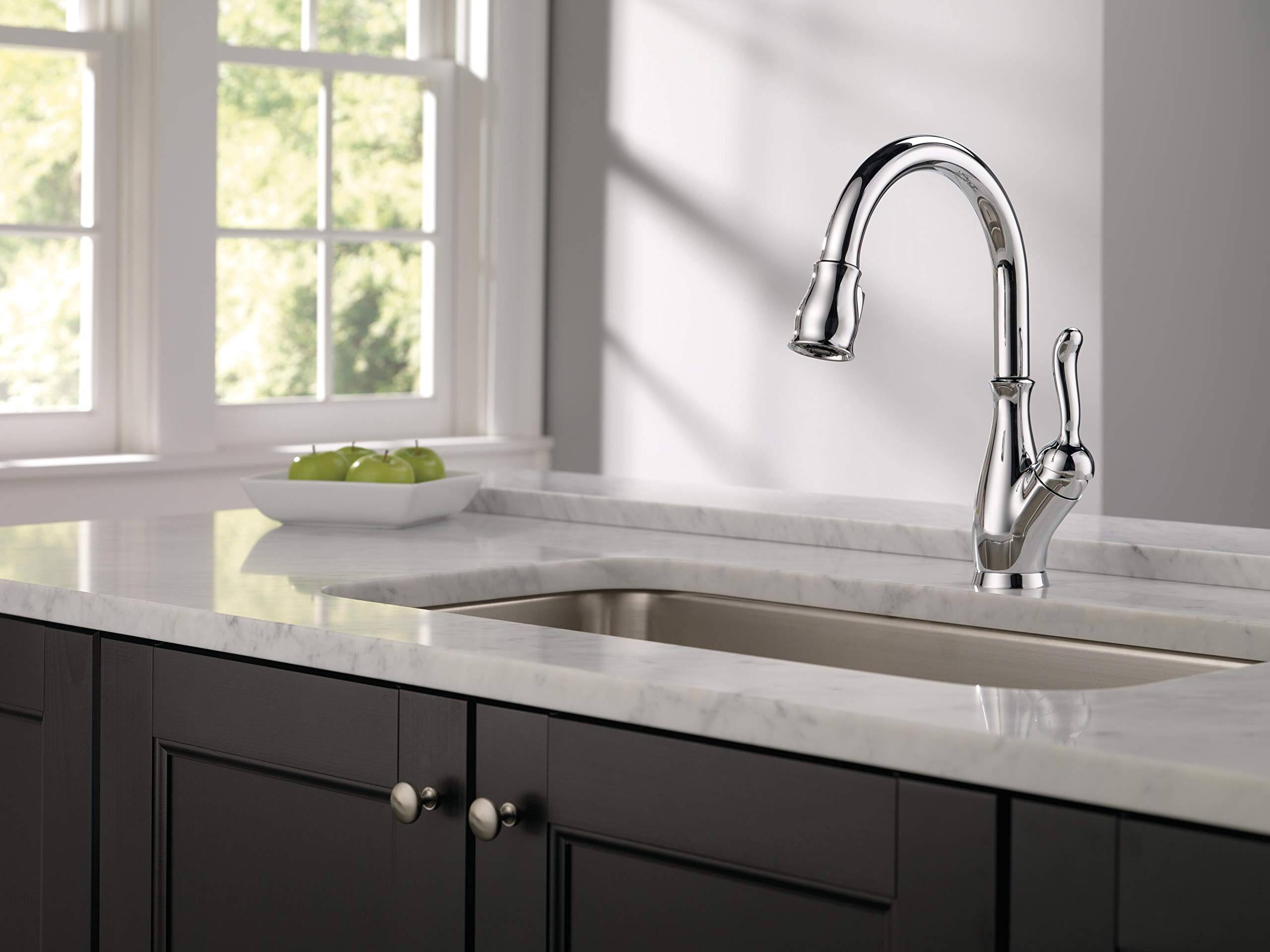 Delta Faucet Leland Single-Handle Pull-Down Kitchen Faucet with Sprayer & Soap Dispenser - Chrome Finish for Modern Kitchen Sinks | Perfect for Cooking, Dishwashing & Food Prep