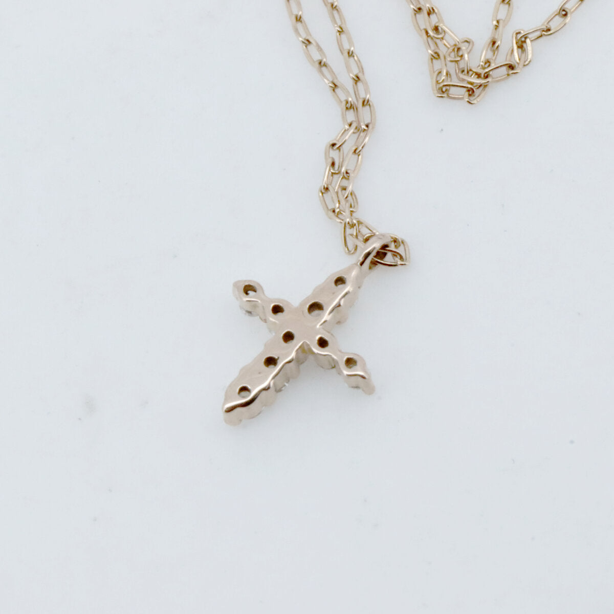 4℃ Cross Motif 18K White Gold Diamond Pendant Necklace for Women - Elegant Religious Jewelry Gift for Christmas, Baptism & Special Occasions
