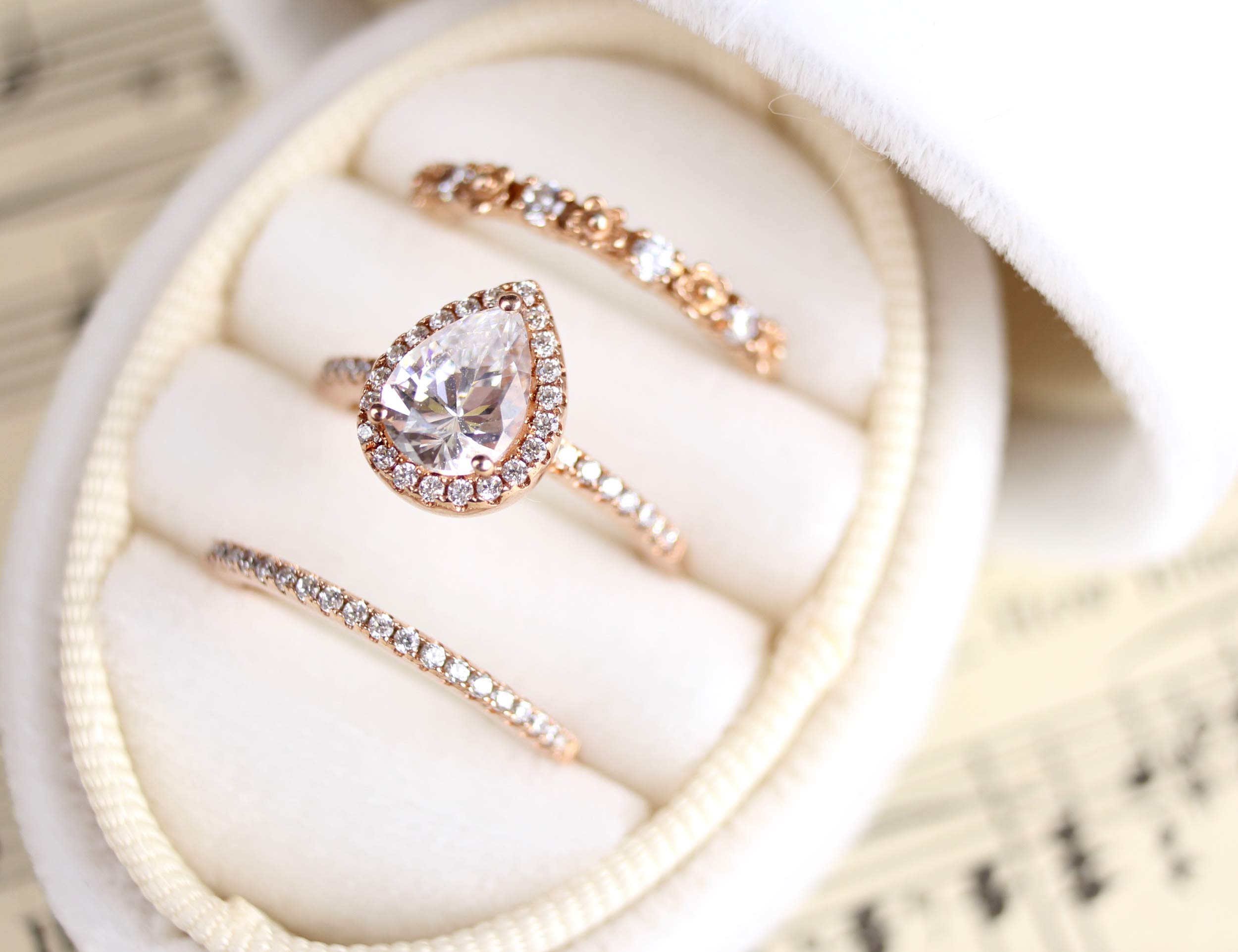 Elegant Three Ring Oval Ring Box - Stackable Jewelry Organizer for Engagement, Wedding, and Anniversary Rings - Perfect for Proposals, Gift Giving, and Ring Storage