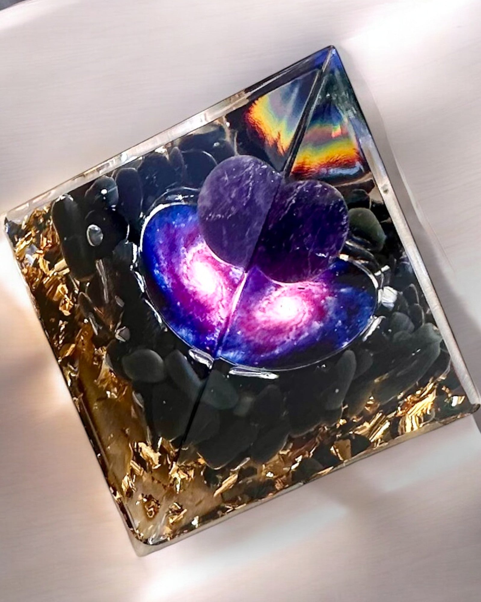 Orgonite Energy Pyramid with Amethyst & Metal Shavings - Spiritual Healing Amulet for Positive Energy, Meditation & Home Decor