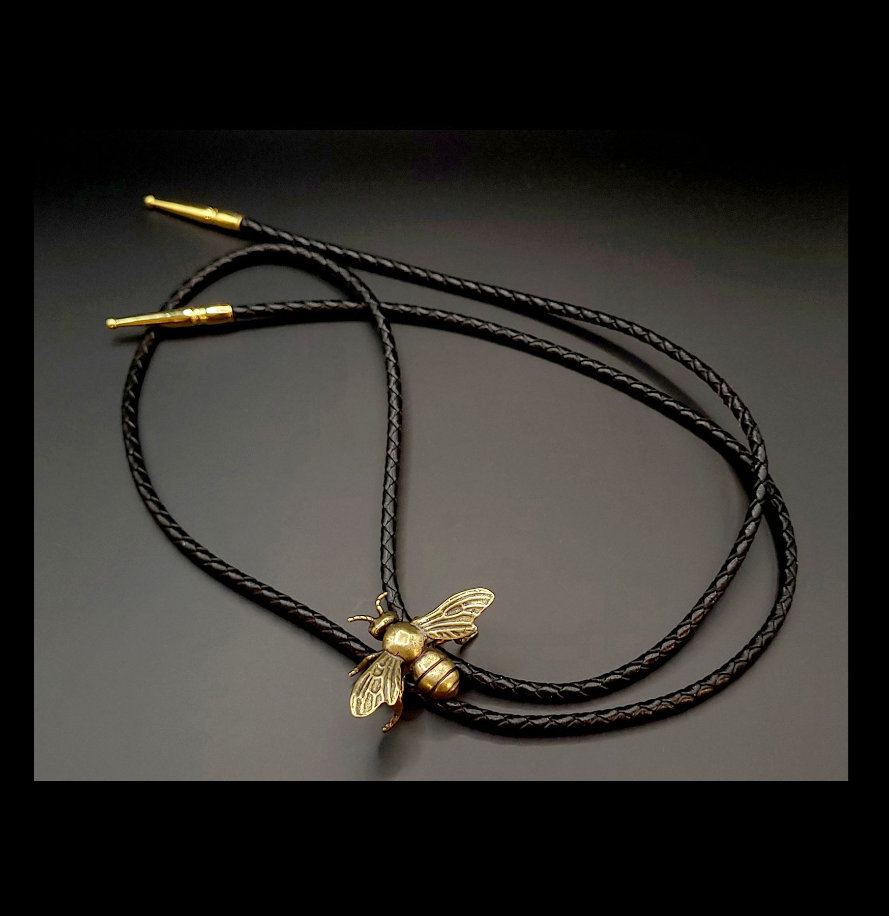 Vintage Brass Honey Bee Bolo Tie for Men - Western Style Adjustable Neckwear - Perfect for Cowboy Outfits, Weddings & Country Music Events