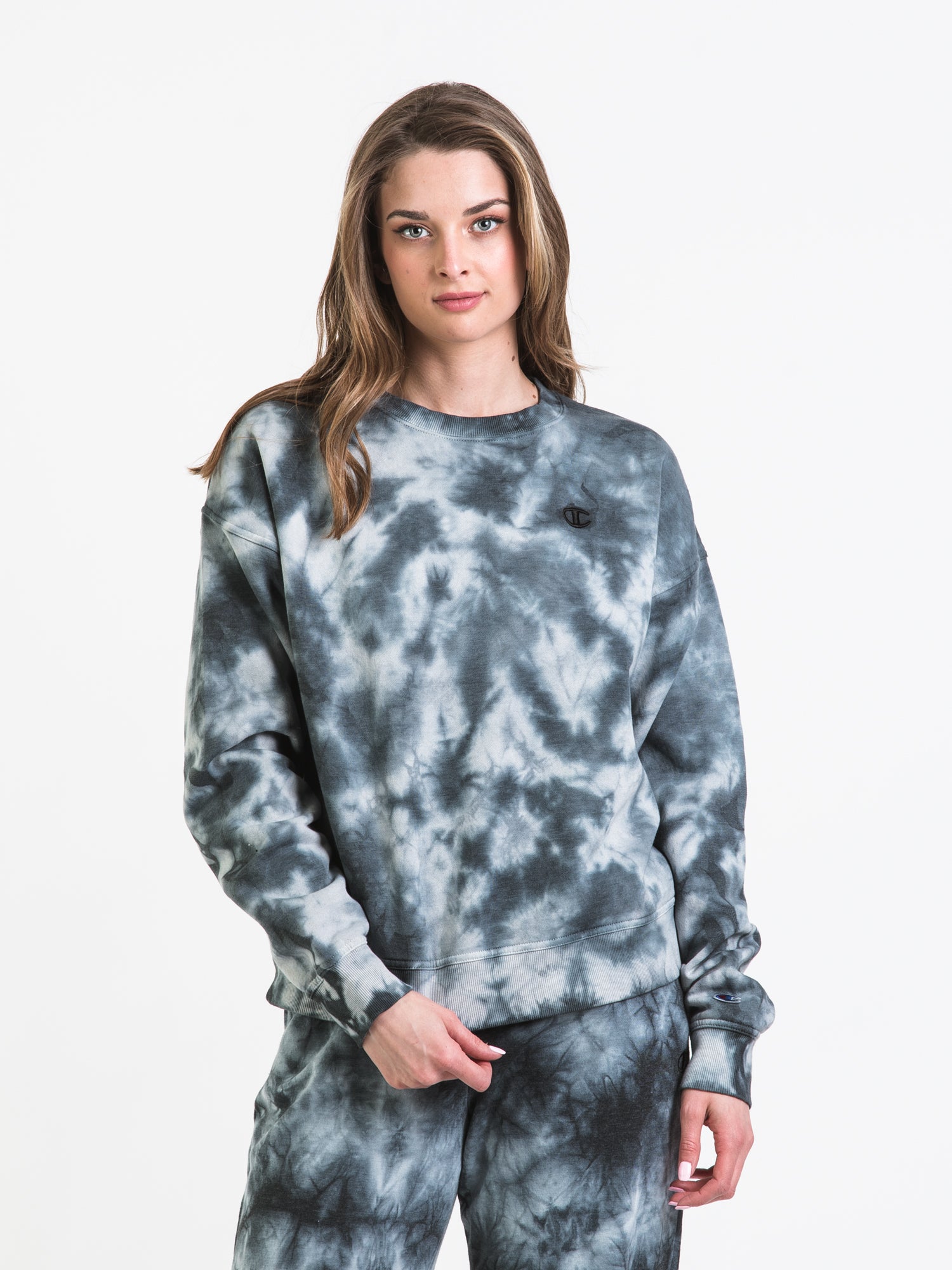 Champion Relaxed Dye Crew Sweatshirt - Soft Cotton, Vintage Style, Unisex Fit - Perfect for Casual Wear, Gym, and Street Fashion