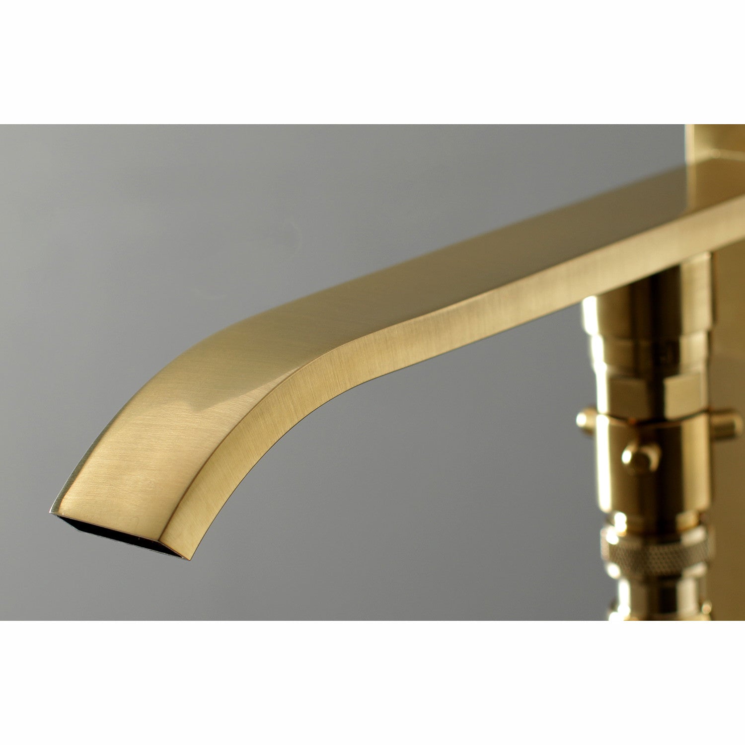 Premium Single Handle Freestanding Bathtub Faucet with Hand Shower - Modern 1 Hole Deck Mount Design for Luxury Bathrooms & Spa Retreats