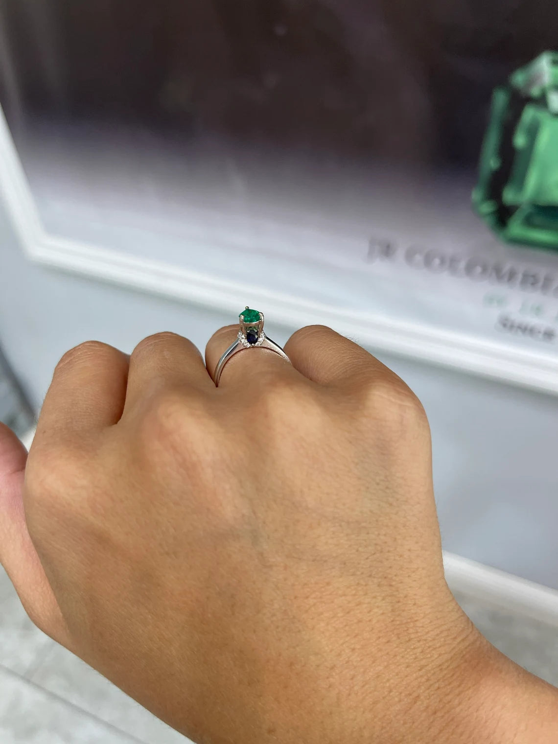 1.15 Carat Pear Cut Emerald and Sapphire Diamond Accent Ring for Women - Elegant Birthstone Jewelry Gift for Engagement, Anniversary & Special Occasions