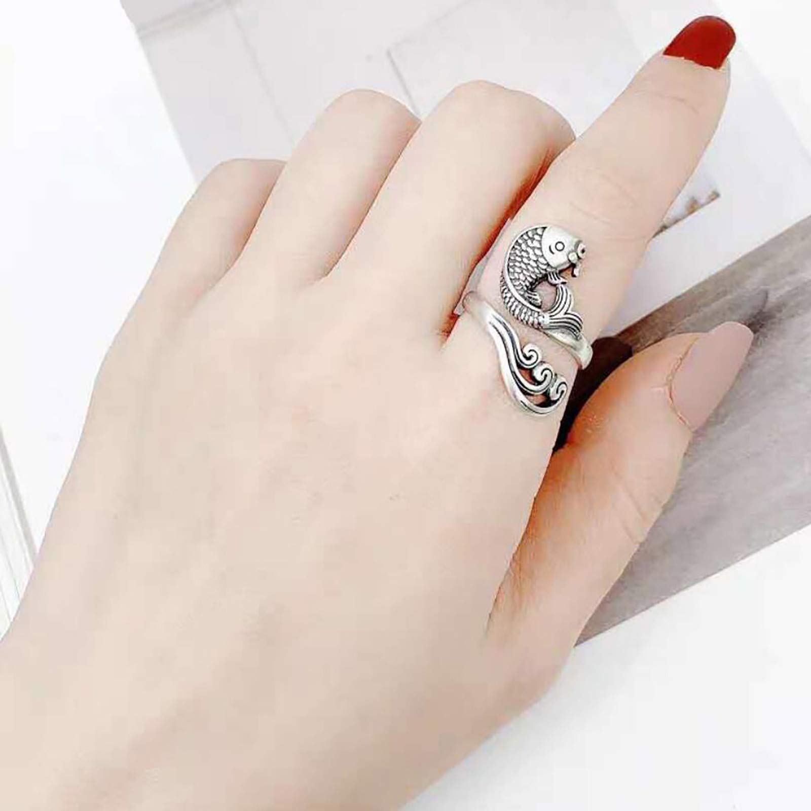 ZhiLoeng Metal Yarn Guide Finger Holder Knitting Thimble - Crochet Loop Ring for DIY Knitting & Crochet Crafts | Perfect for Handmade Scarves, Hats and Home Decor Projects