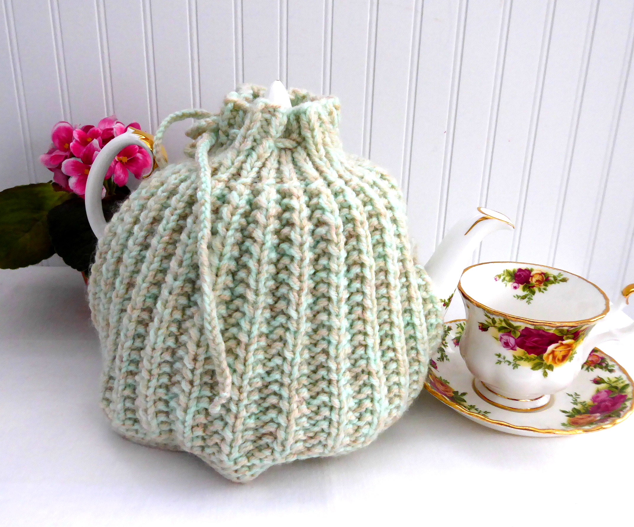 Vintage 1950s Heathered Green English Tea Cozy - Large Retro Knit Tea Cosy in Cream & Tan | Perfect for Tea Parties, Afternoon Tea & British-Themed Events