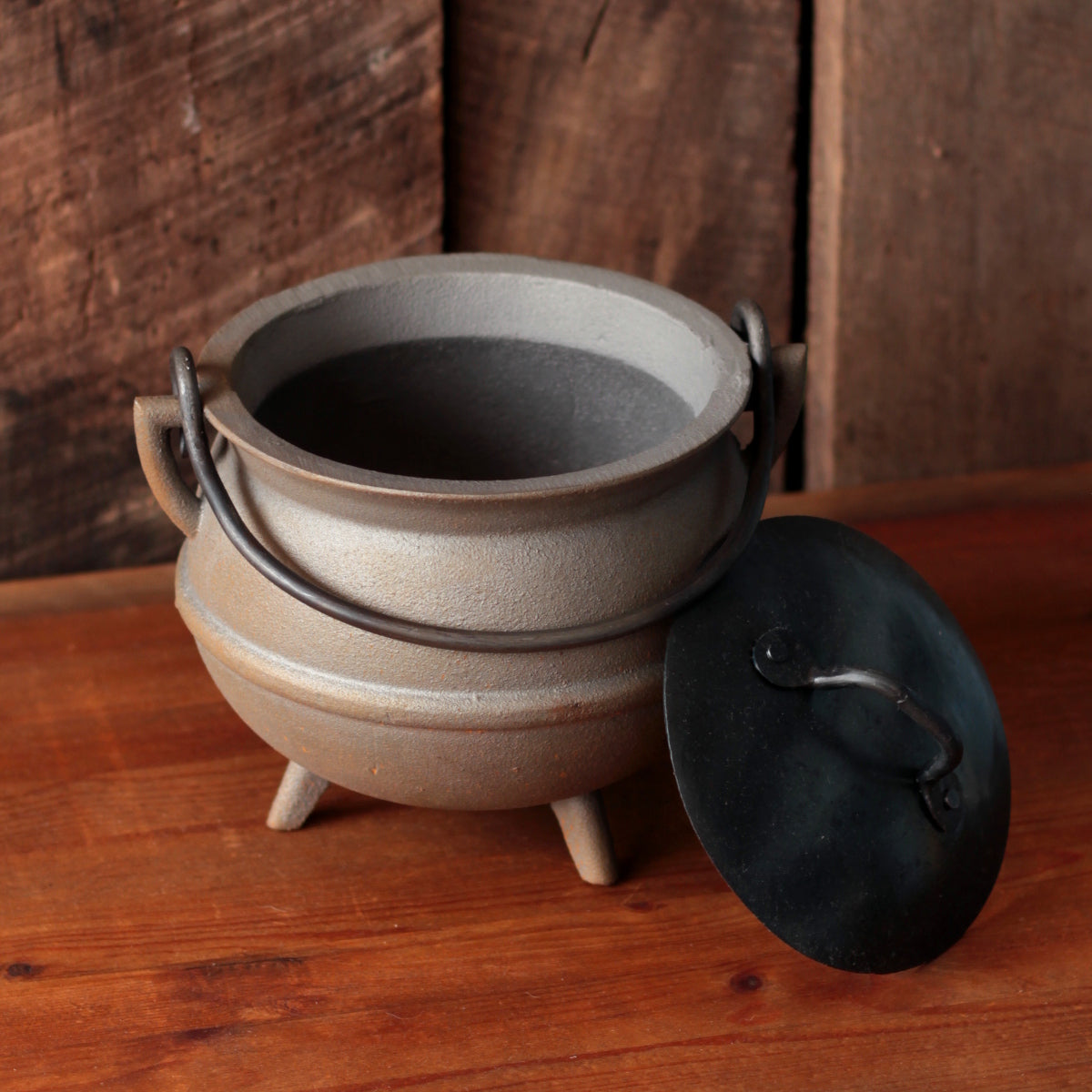 2 Quart Cast Iron Pot - Heavy Duty Dutch Oven for Cooking, Baking & Serving - Perfect for Soups, Stews, Casseroles & Bread Making