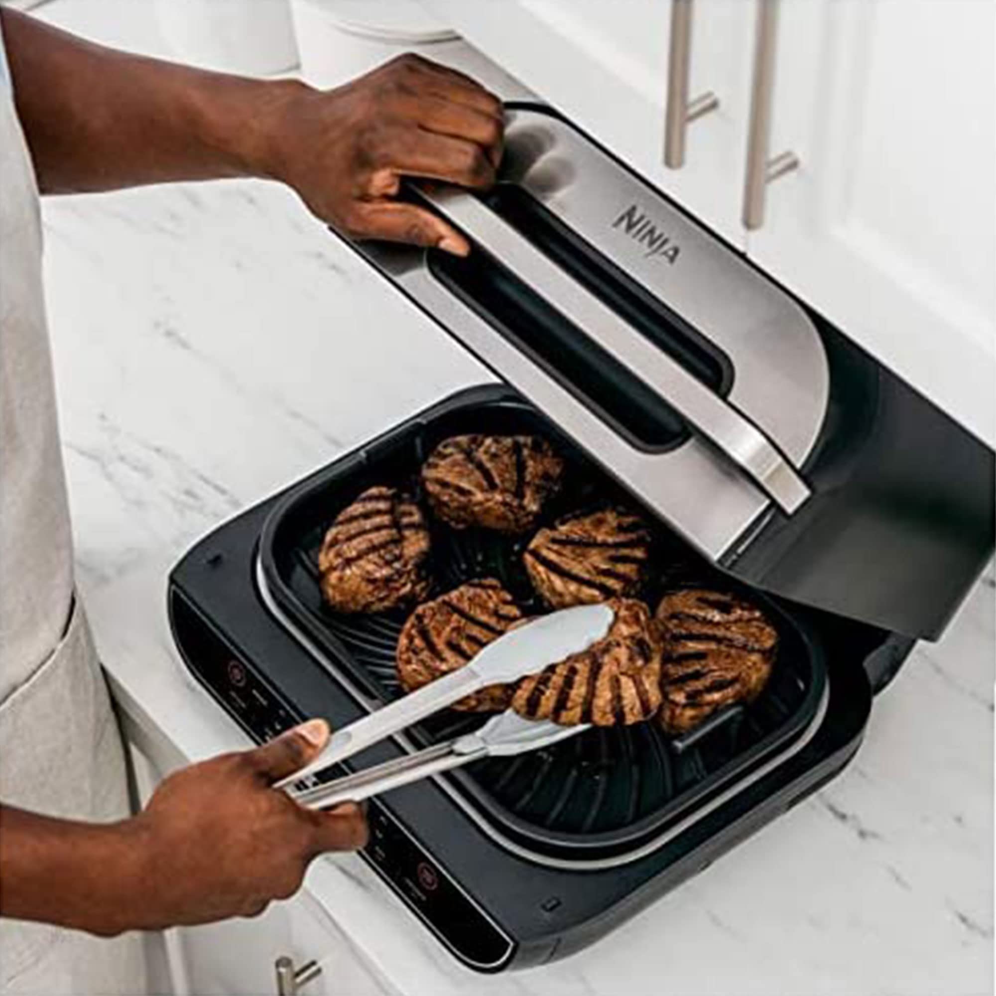 Ninja Foodi 5-in-1 Indoor Grill & Air Fryer with Surround Searing Technology, Removable Grill Plate, Crisper Basket, 4-Quart Cooking Pot & Smoke Control System - Perfect for Grilling, Air Frying, Roasting, Baking & Dehydrating in Small Kitchens & Apartments