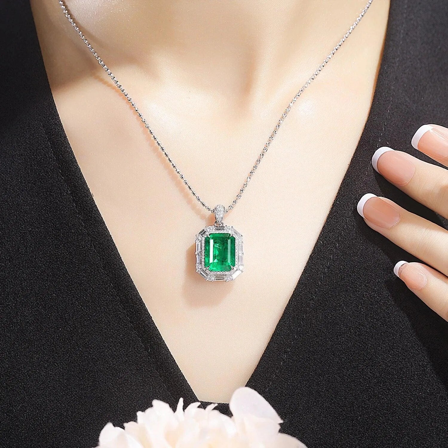 Vintage 18K Gold Pendant Necklace with Natural Emerald & Diamonds | Custom Luxury Jewelry for Women | Perfect for Weddings, Anniversaries & Special Occasions