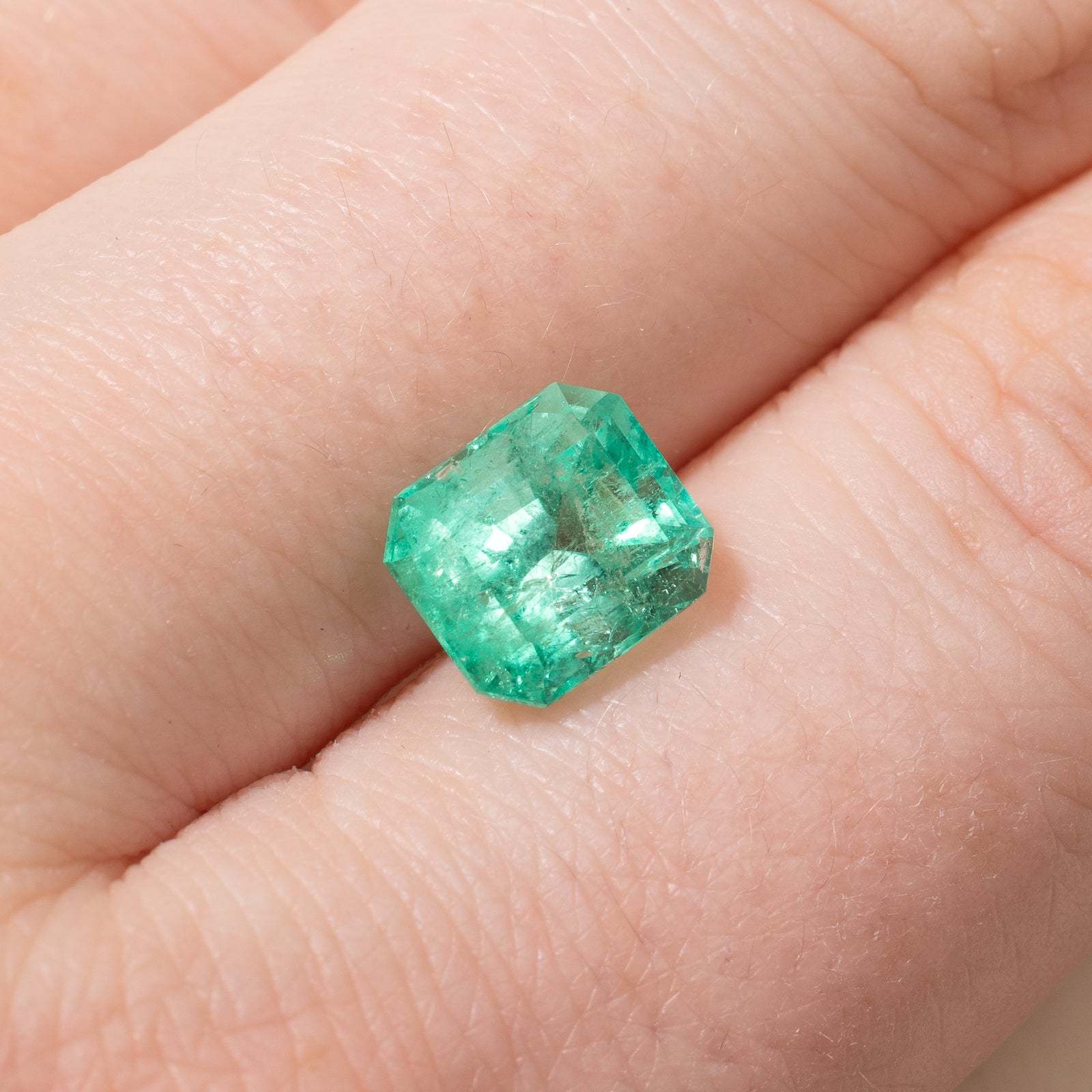 2.85ct Natural Colombian Emerald Gemstone - Rectangular Cut with Beveled Corners for Jewelry Making, Engagement Rings & Luxury Gifts