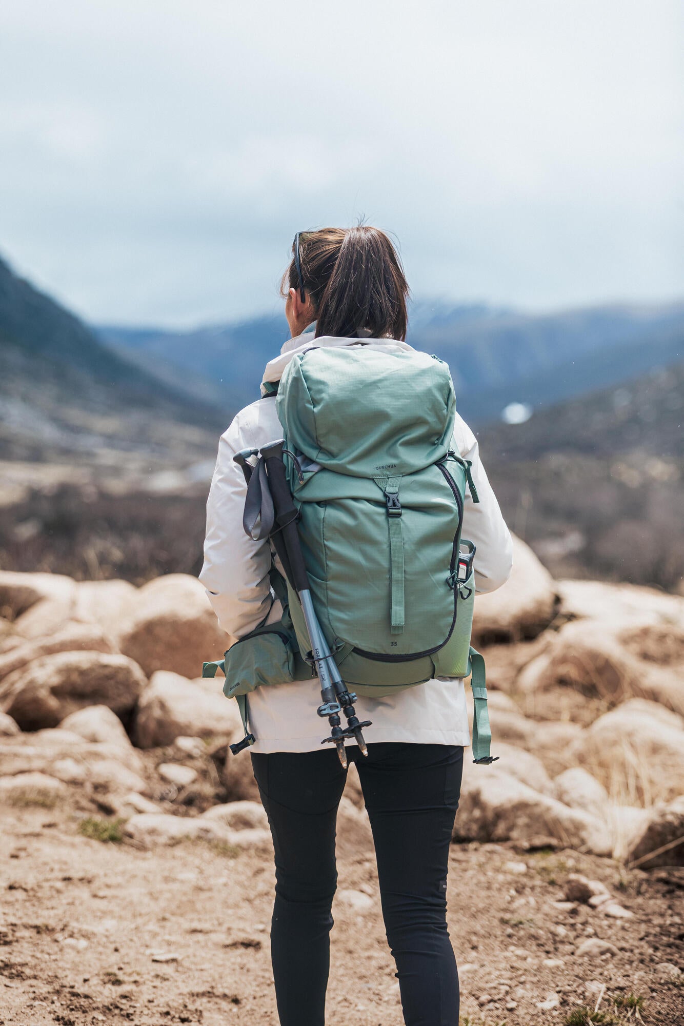 Quechua MH500 30L Lightweight Hiking Backpack - Waterproof & Durable for Outdoor Adventures, Camping & Travel