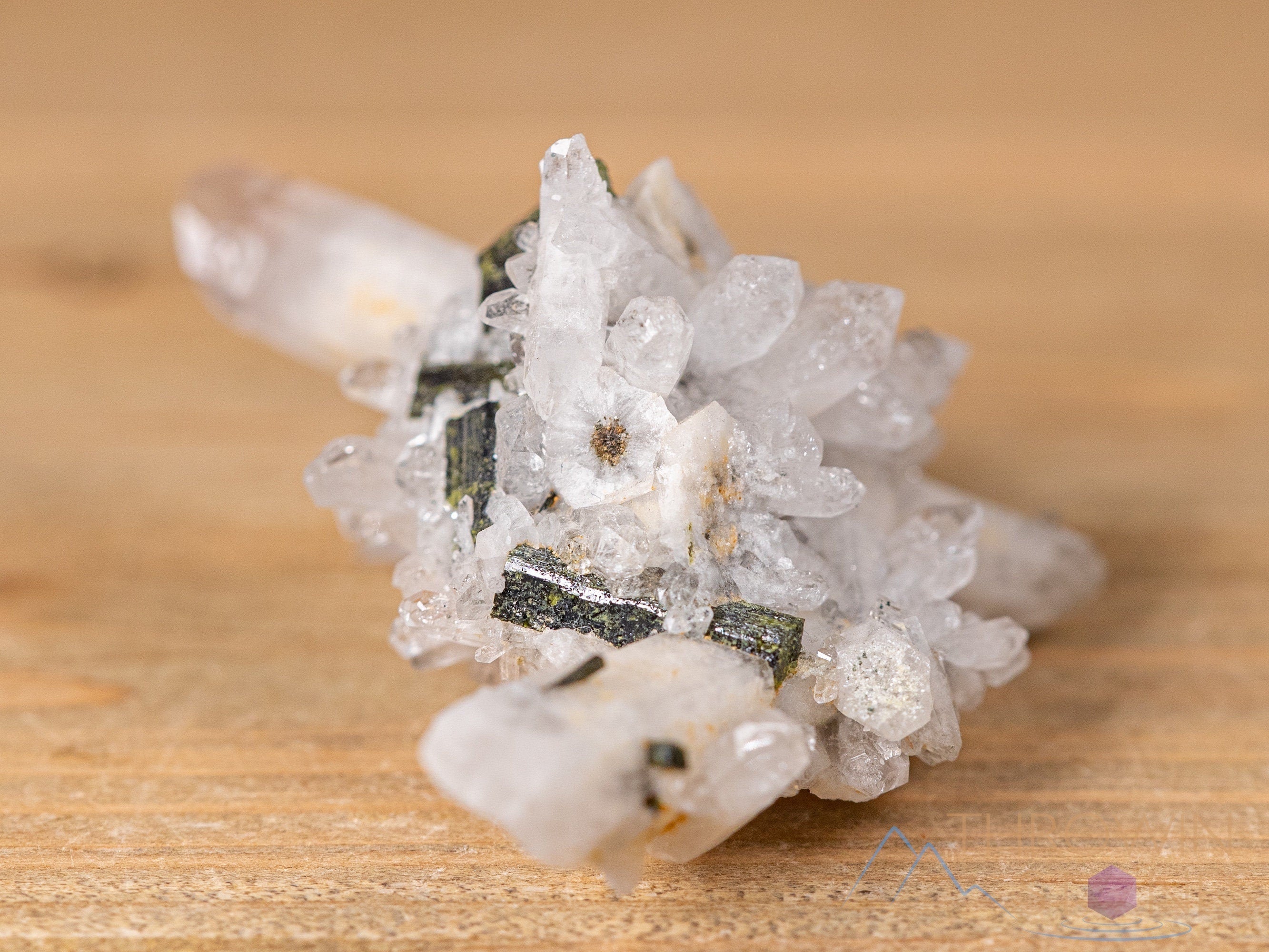 Natural Quartz with Epidote Raw Crystal Cluster - Unique Housewarming Gift, Healing Stones for Home Decor & Spiritual Energy - Perfect for Meditation, Reiki & Feng Shui