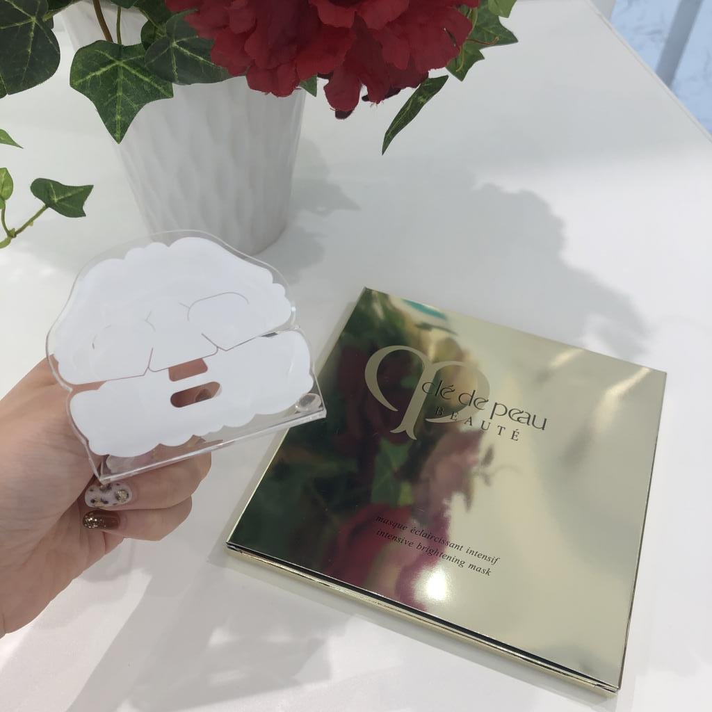 Clé de Peau Beauté Intensive Brightening Face Mask - 6 Count Pack | Brighten & Hydrate Skin for Special Occasions & Self-Care Days