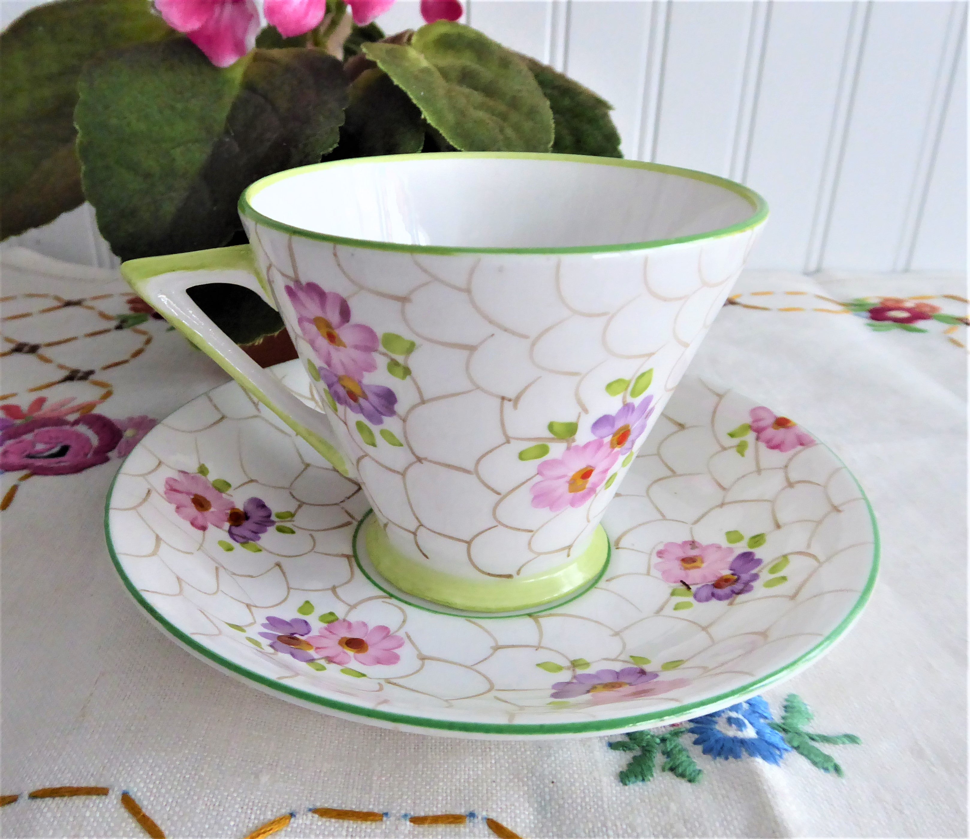 Vintage 1930s Art Deco Phoenix England Forester Lime Green & Pink Cup and Saucer Set - Collectible Tea Cup for Afternoon Tea, Home Decor, and Antique Display